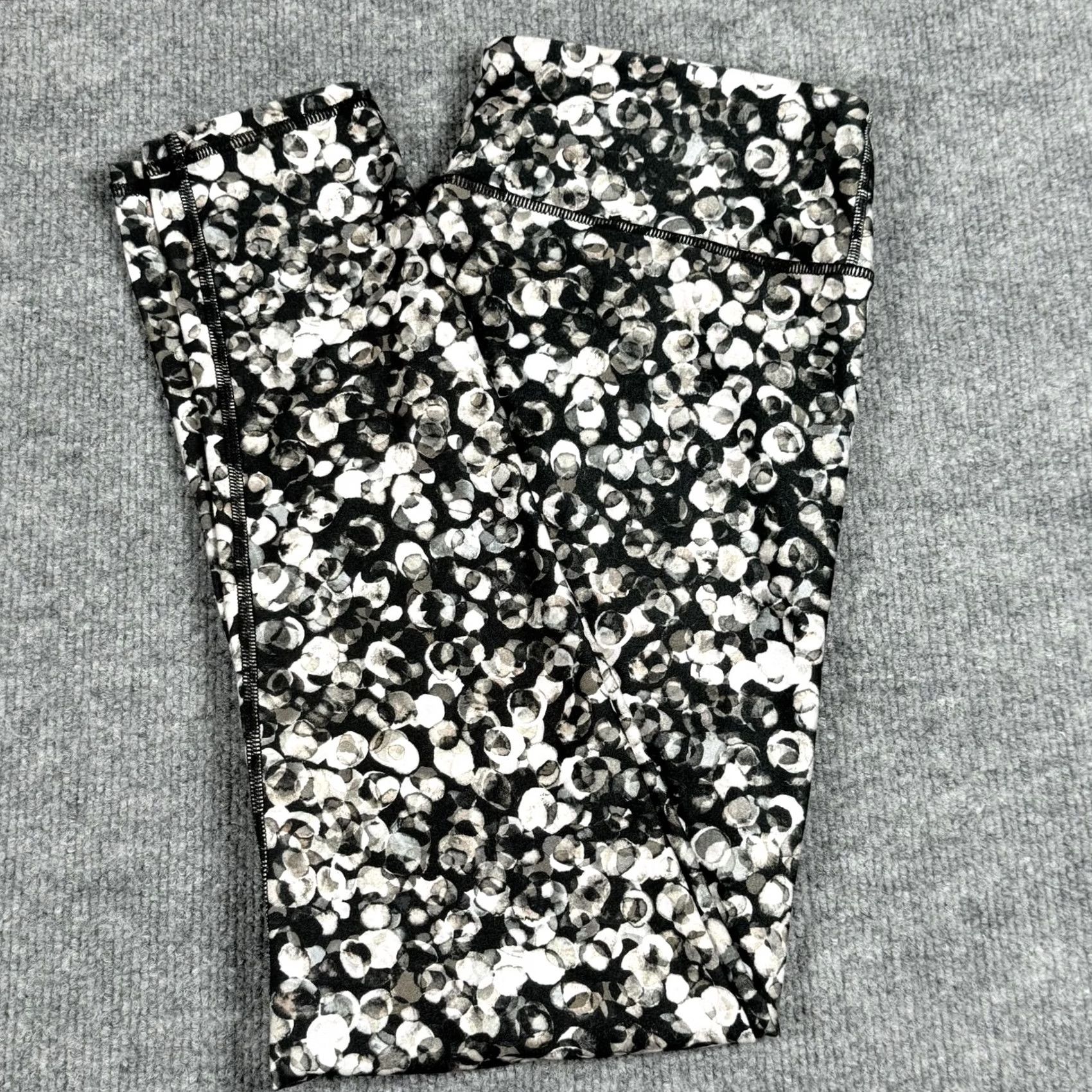 Fabletics Fabletics Leggings Womens Medium Black White Abstract Print High Rise Yoga Pants Size 32" / US 10 / IT 46 - 2 Thumbnail