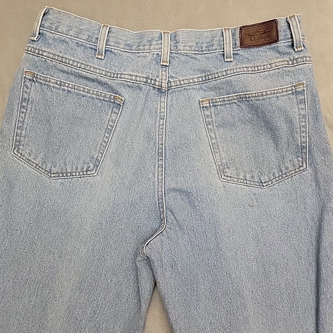 Vintage VINTAGE LL Bean Jeans Mens Blue Light Wash 100% Cotton Outdoor Comfort Jeans Mens 35 Blue 90s? Size US 35 - 7 Thumbnail