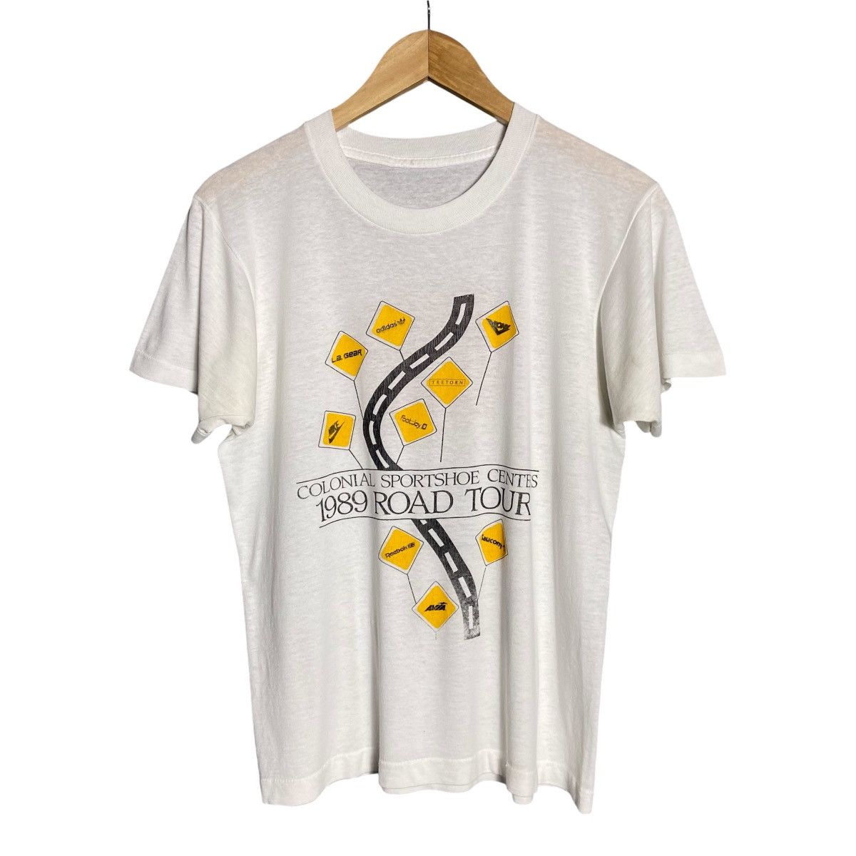 Vintage Vintage 80s Colonial Sportshoe Centers Road Tour T-Shirt Size US M / EU 48-50 / 2 - 1 Thumbnail