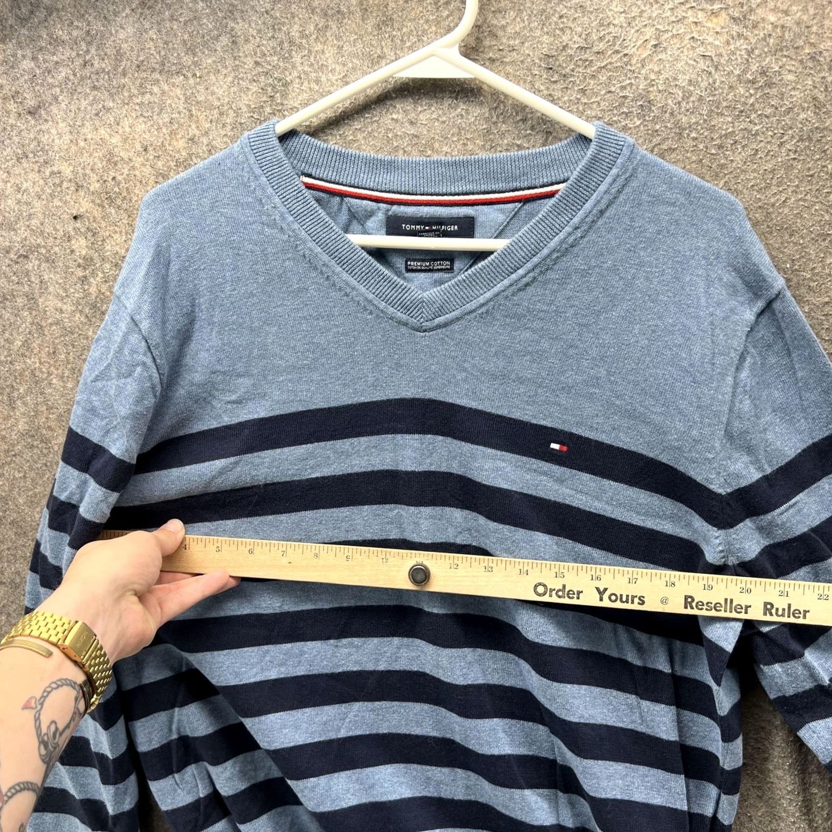 Tommy Hilfiger Tommy Hilfiger Sweater Womens Large Blue Gray Stripe V-Neck Cotton Logo Knit Size L / US 10 / IT 46 - 6 Thumbnail
