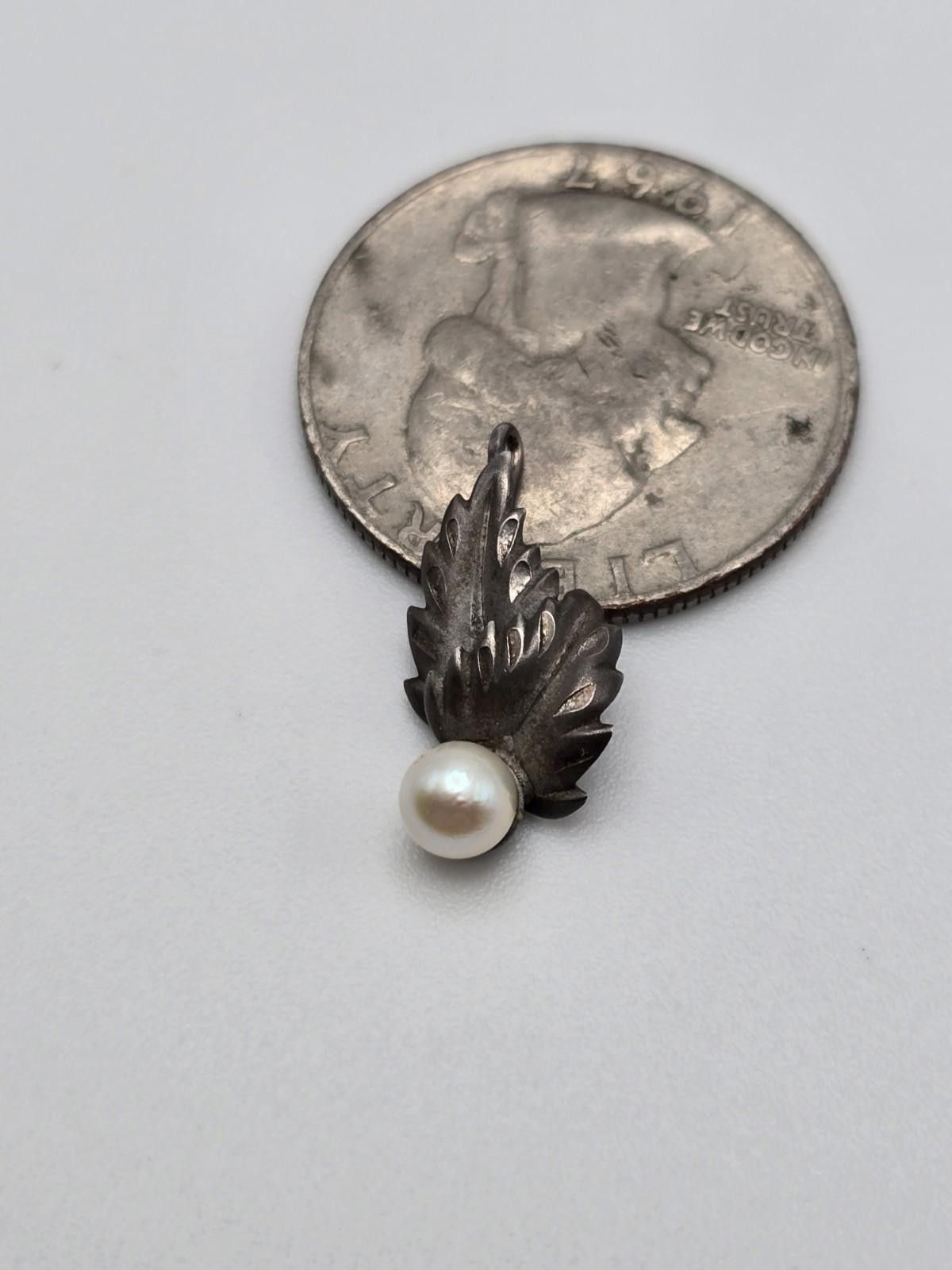 Sterling Silver Vintage DEC Sterling Leaf Pendant with Pearl Size ONE SIZE - 2 Thumbnail