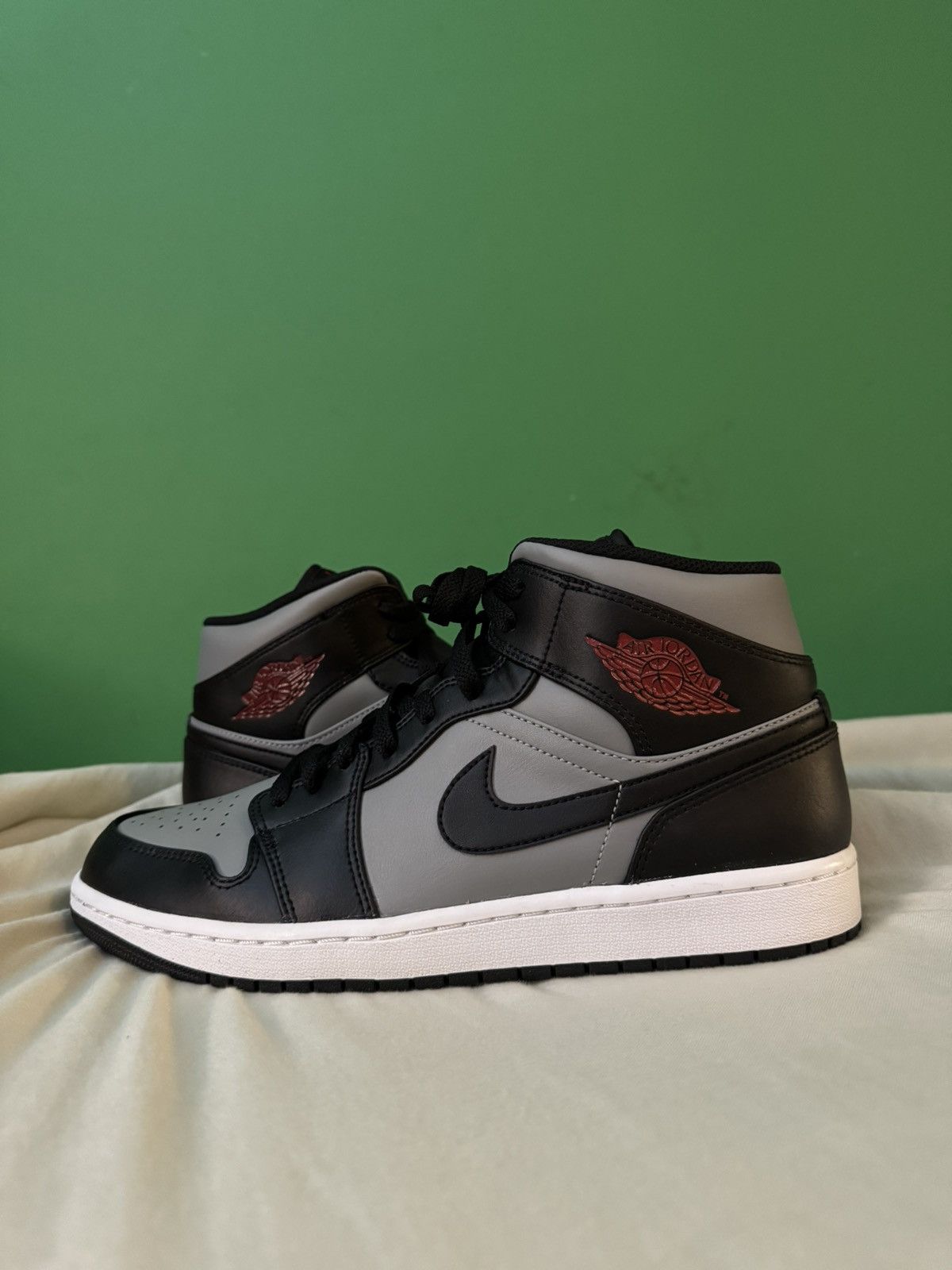 Jordan Brand Jordan 1 mid shadow red 2021 Size US 10.5 / EU 43-44 - 1 Thumbnail