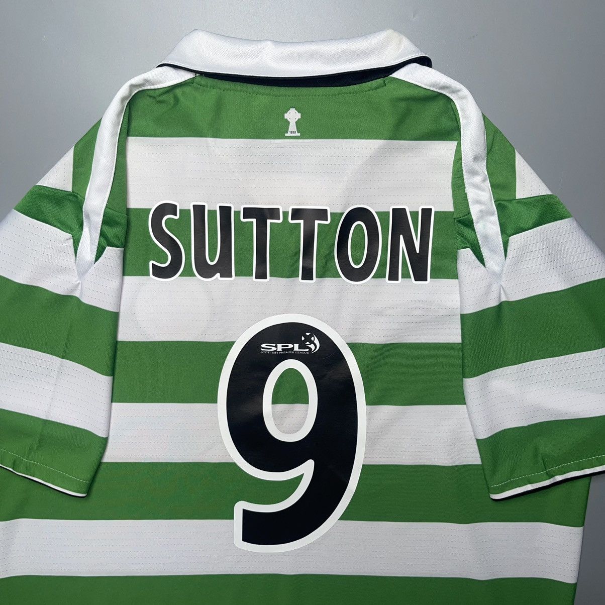 Umbro CELTIC UMBRO 2004/2005 FOOTBALL HOME JERSEY #9 SUTTON Size US L / EU 52-54 / 3 - 9 Thumbnail