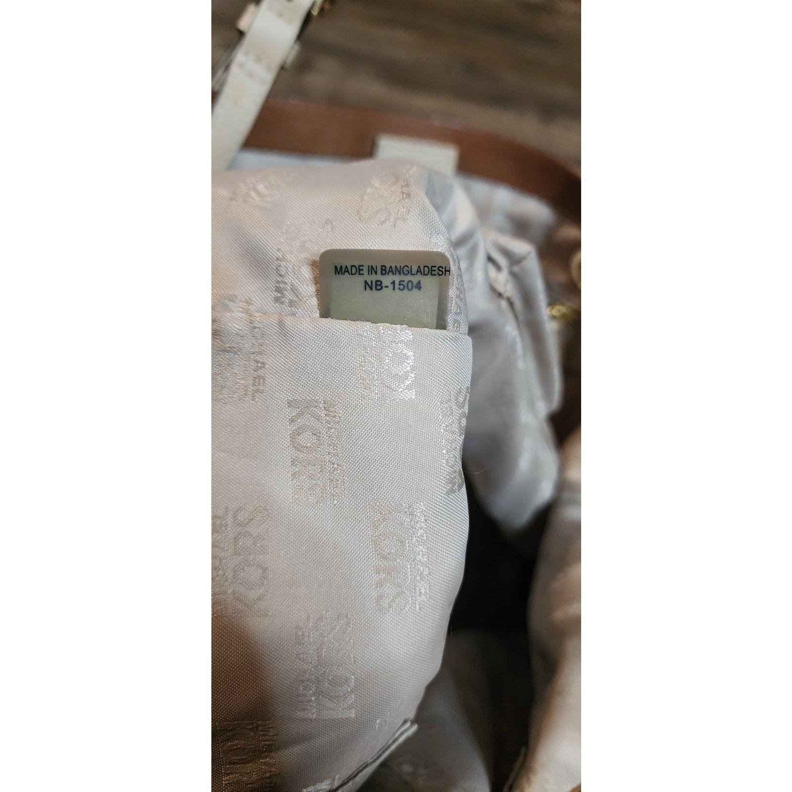 Michael Kors Michael Kors Brown Leather Purse 1 Spot Inside Strap Worn Y Size ONE SIZE - 9 Thumbnail
