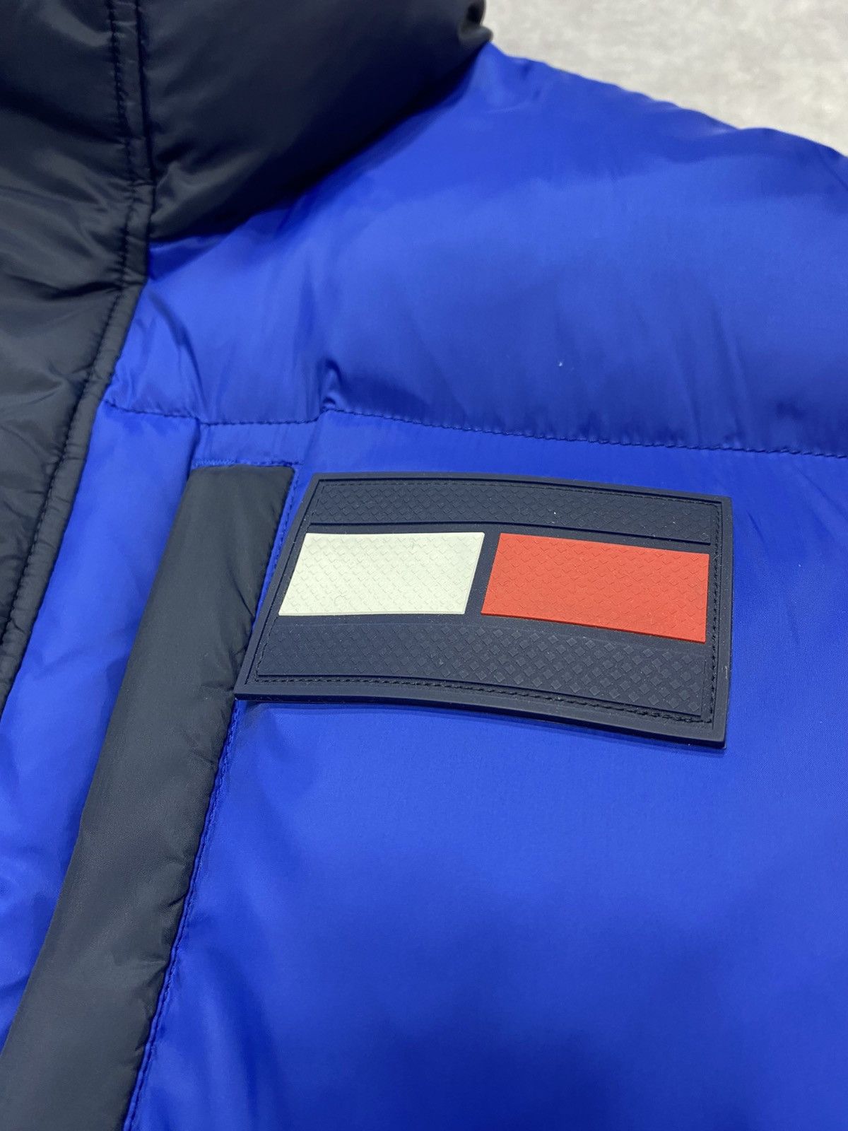 Tommy Hilfiger Tommy Hilfiger Wilson Colorblocked Puffer Jacket Size US L / EU 52-54 / 3 - 2 Thumbnail