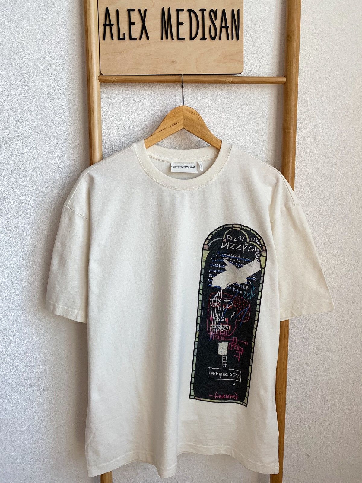 H&M × Jean-Michel Basquiat × Who Decides War WHO DECIDES WAR x BASQUIAT x H&M RELAXED FIT COTTON T-SHIRT Size US M / EU 48-50 / 2 - 4 Thumbnail