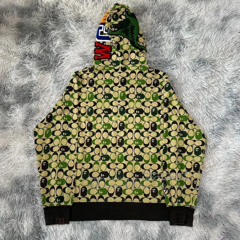 Bape Bape Collaboration Camouflage Shark Hoodie. Size US XL / EU 56 / 4 - 2 Thumbnail