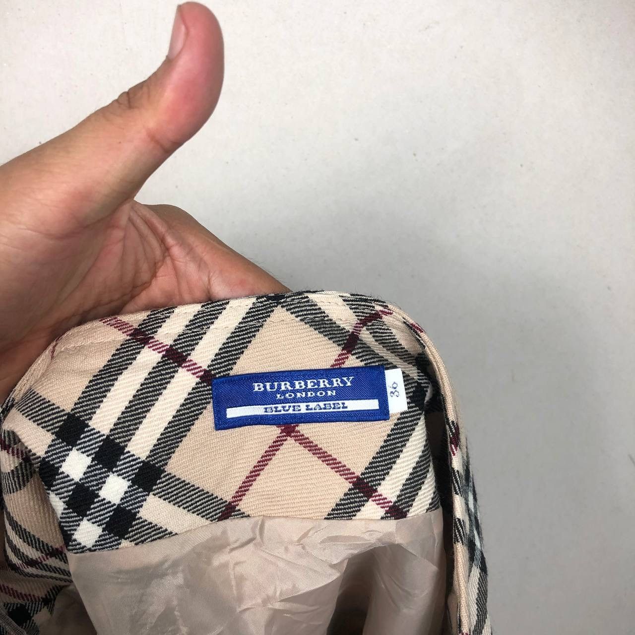 Burberry Vintage Burberry Nova Check Beige Plaid Mini Skirt Size 27" / US 4 / IT 40 - 6 Thumbnail