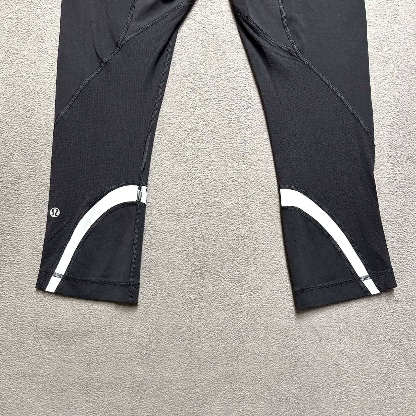 Lululemon Lululemon Leggings Womens 6 Black Mint Running Workout Crop Size 28" / US 6 / IT 42 - 4 Thumbnail