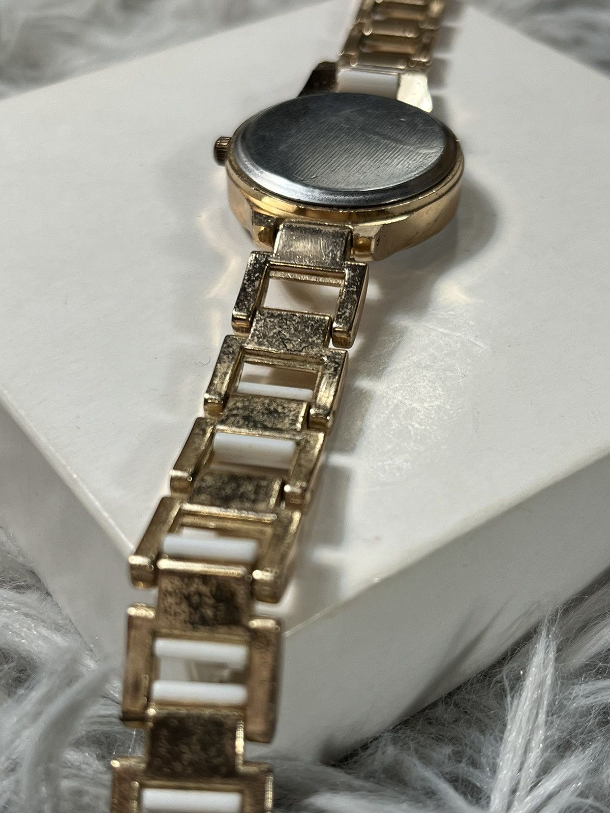 Jewelry Gold & White Ladies’ Bracelet Watch – Japanese Brand Size ONE SIZE - 12 Thumbnail