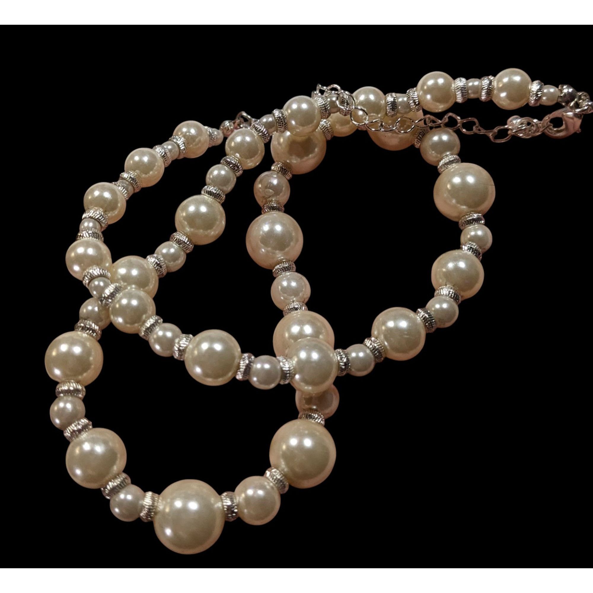 Other Vintage Avon White Faux Pearl Necklace With Silver Tone Acce Size ONE SIZE - 3 Thumbnail