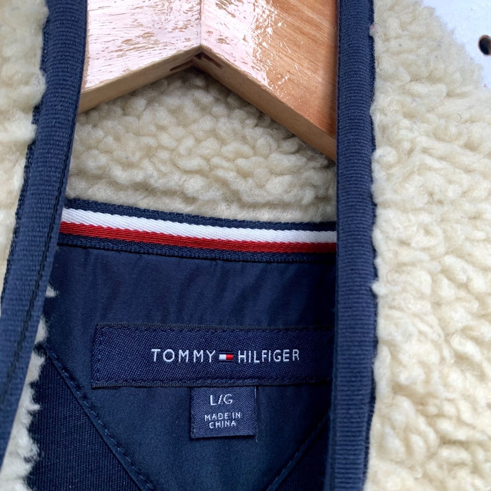 Tommy Hilfiger Tommy Hilfiger Jacket Vest Mens Large Beige Sherpa Deep Pile Sleeveless 21.5x27 Size US L / EU 52-54 / 3 - 3 Thumbnail