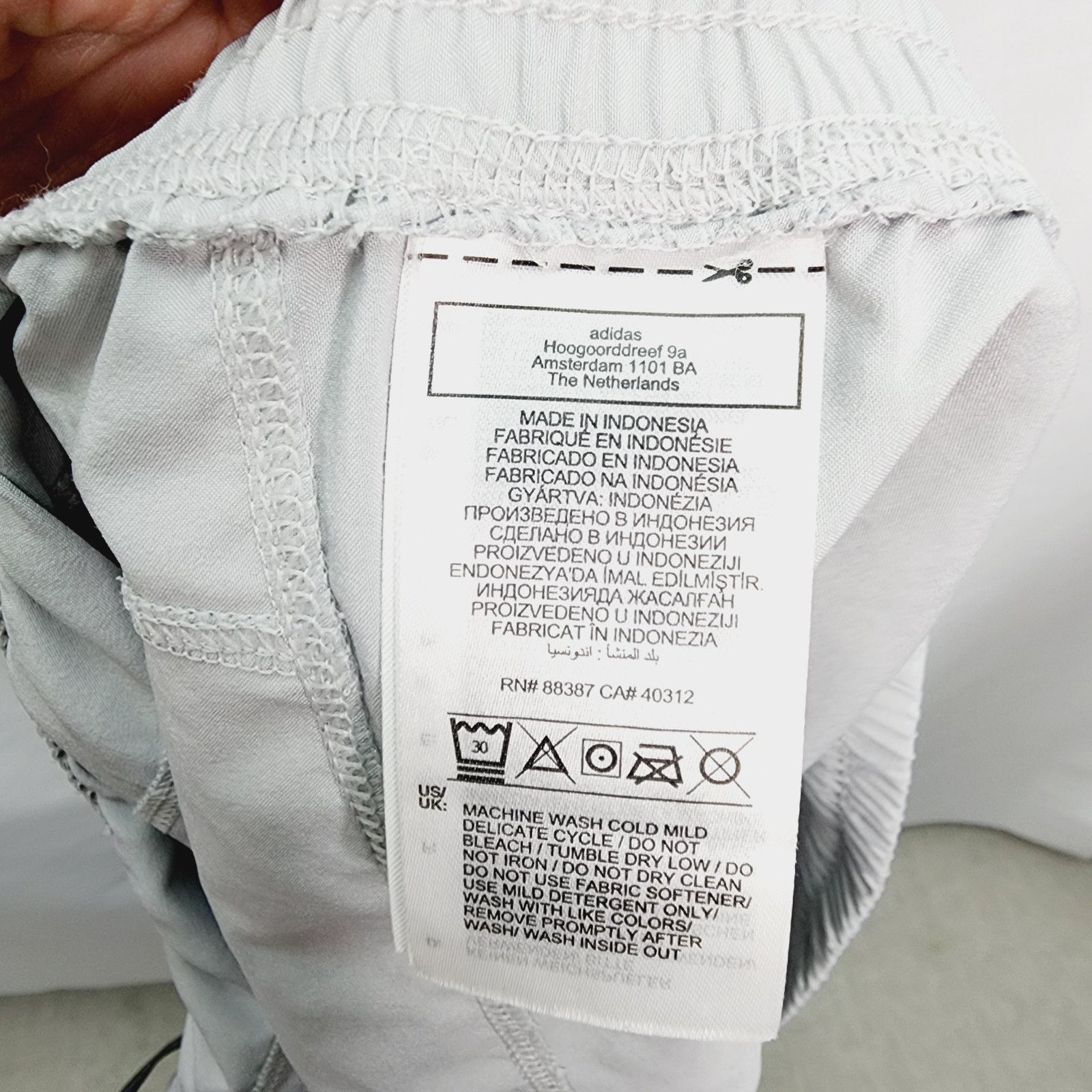 Adidas Adidas Pacer Deboss Women's Light Gray running shorts Size 38" / US 16 / IT 52 - 3 Thumbnail