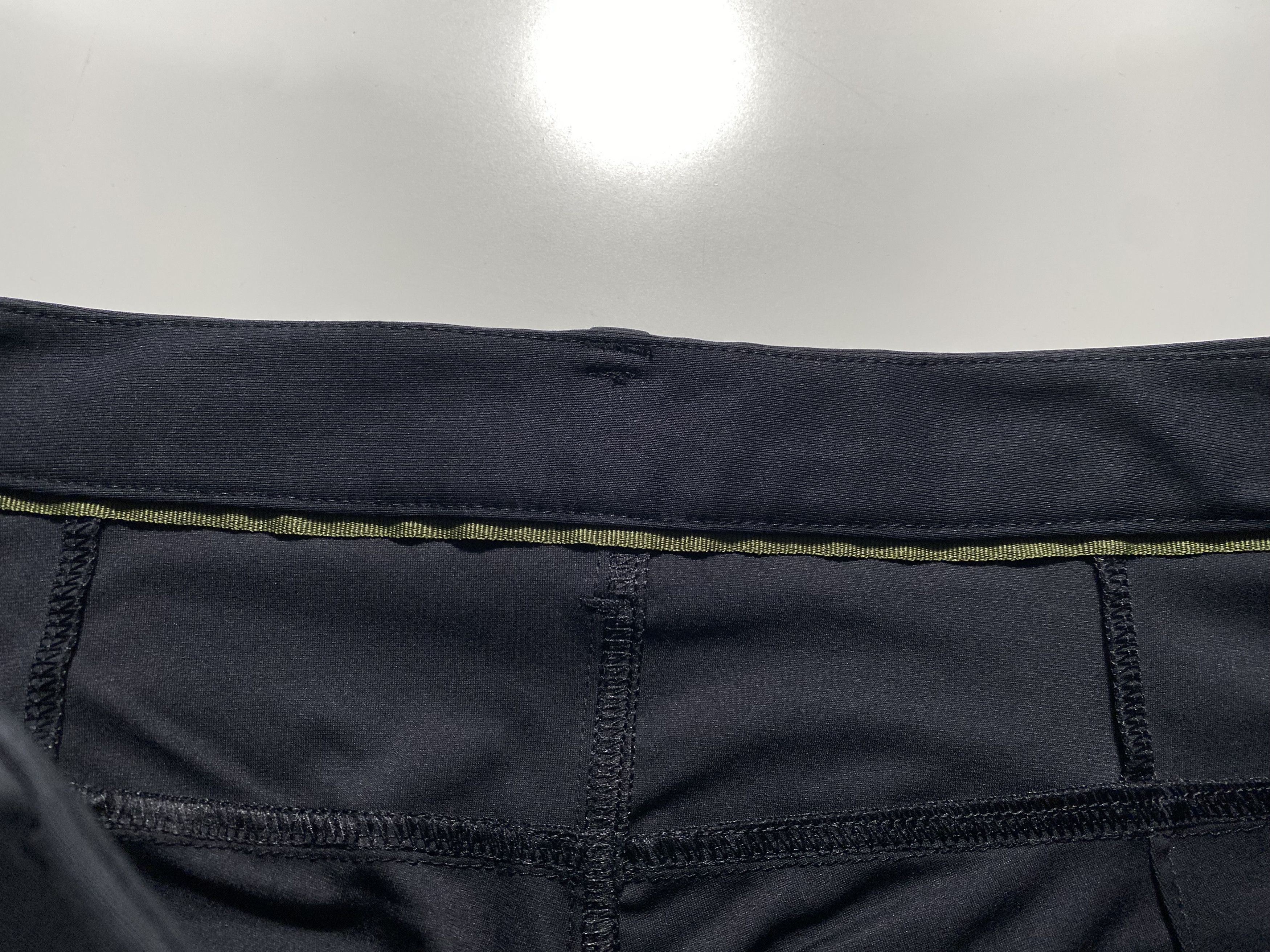 Lululemon Lululemon Slim Fit Commission Pants Black 31x34.5 Size US 31 - 4 Thumbnail