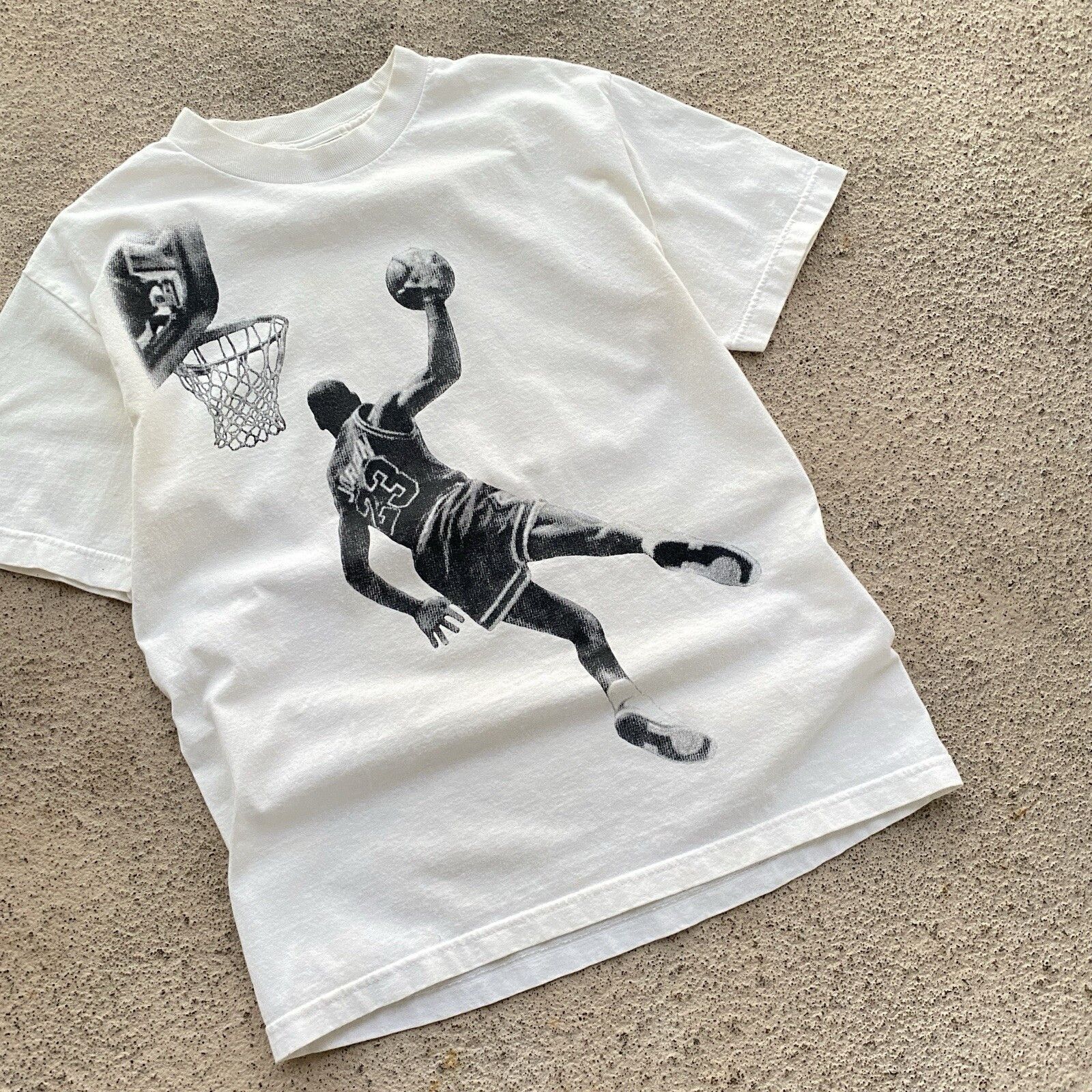 The Freshnes VINTAGE 90s AIR JORDAN BIG LOGO TEE T-SHIRT 23 Y2K 00s Nike Size US M / EU 48-50 / 2 - 3 Thumbnail