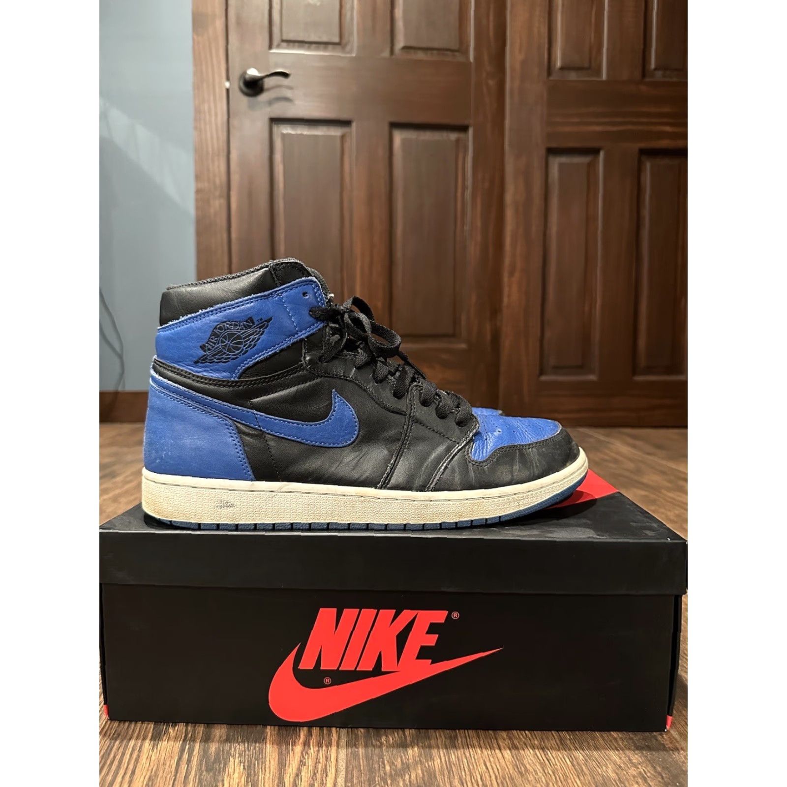 Jordan Brand Nike Air Jordan 1 Retro High OG Royal 2017 SIZE 12 BLUE WHITE BLACK Men High Top Sneaker Size US 11 / EU 44 - 4 Thumbnail