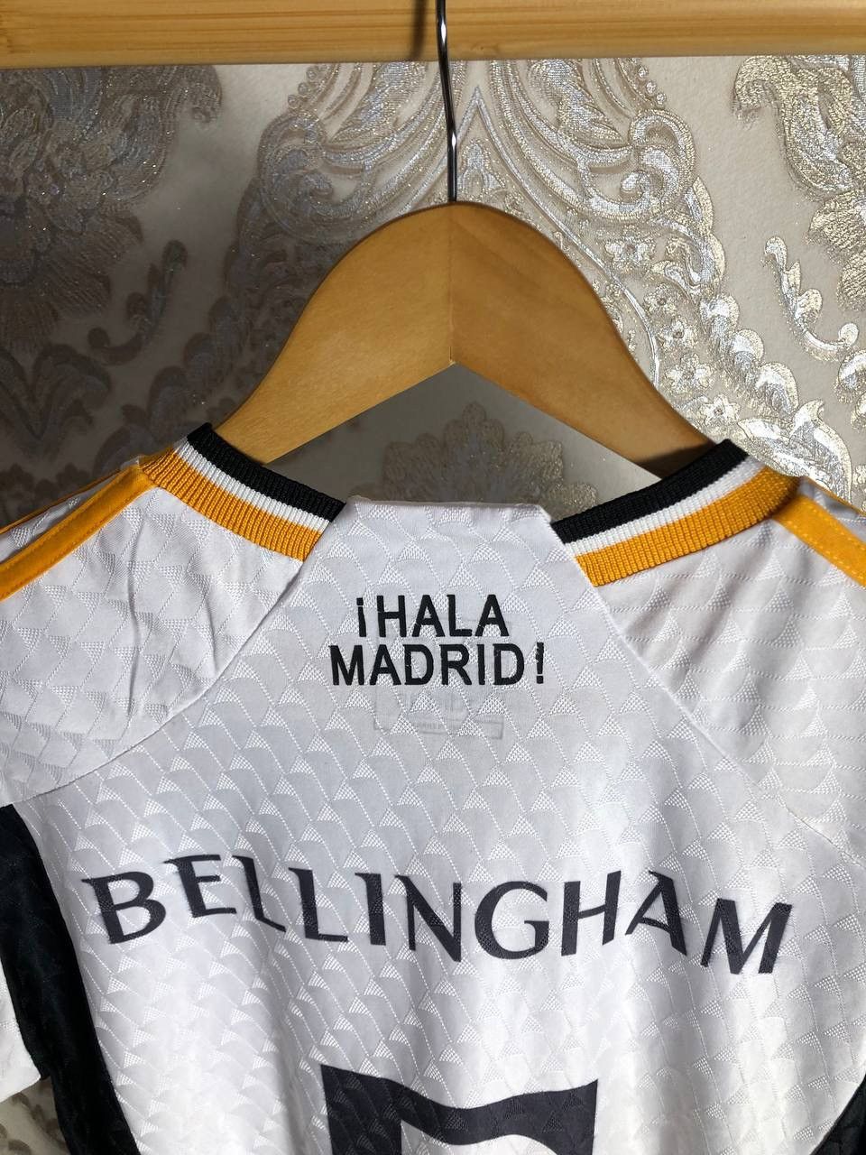 Vintage VINTAGE ADIDAS FC REAL MADRID SPAIN SOCCER JERSEY Y2K 90s Size US M / EU 48-50 / 2 - 5 Thumbnail