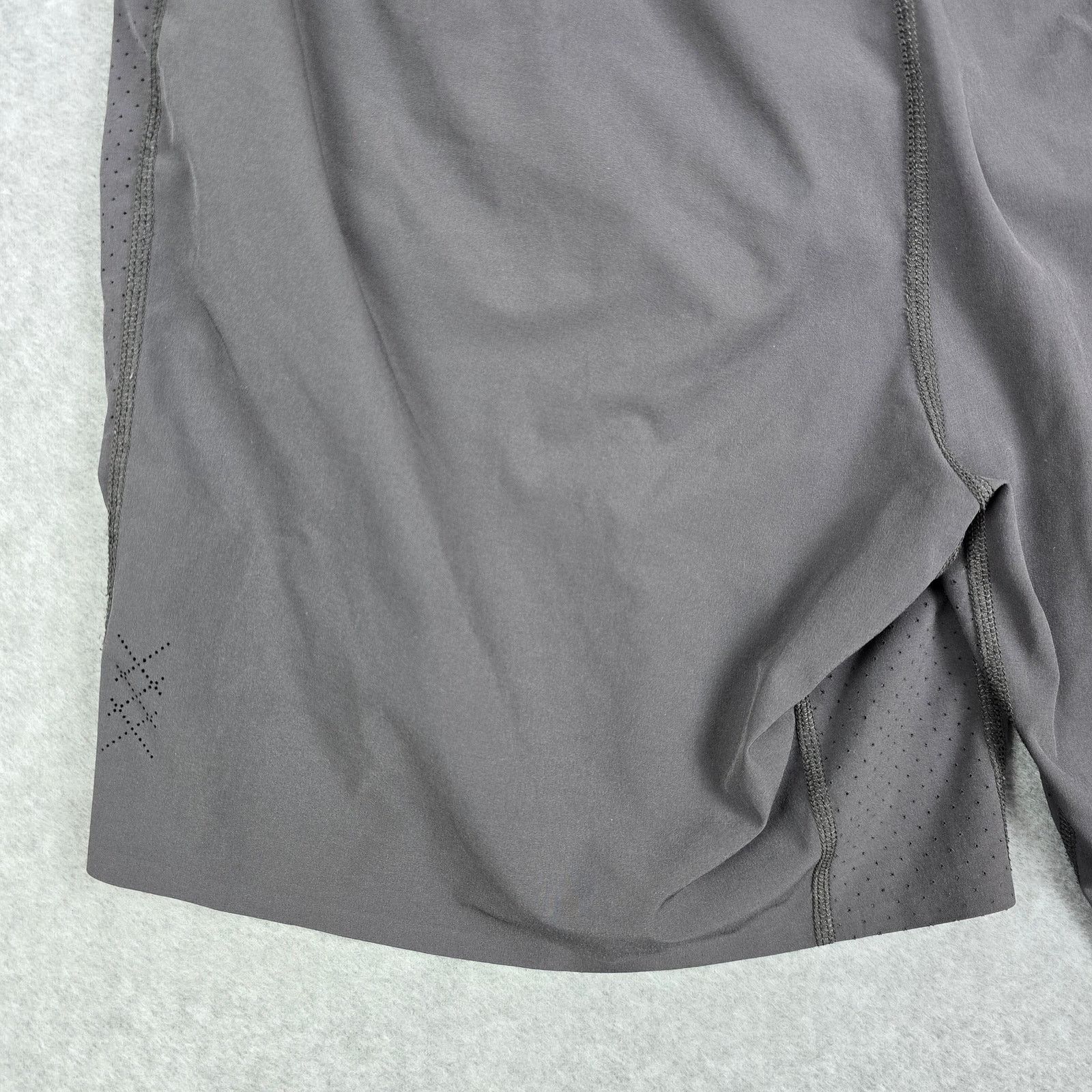 Rhone Rhone Medium Gray Athletic Shorts Lined Drawstring Pockets Size US 32 / EU 48 - 15 Thumbnail