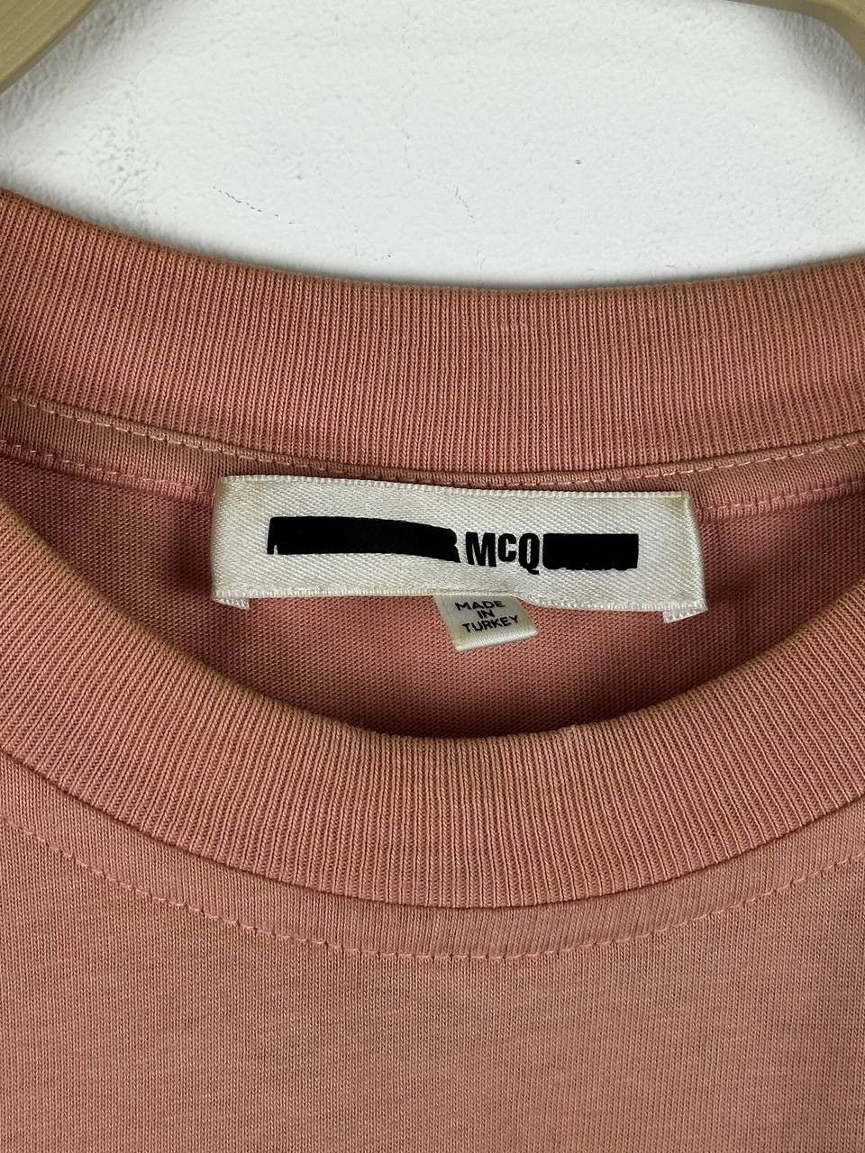 Alexander McQueen × MCQ Alexander Mcquine MCQ Pink Big Logo T Shirt Size S / US 4 / IT 40 - 9 Thumbnail
