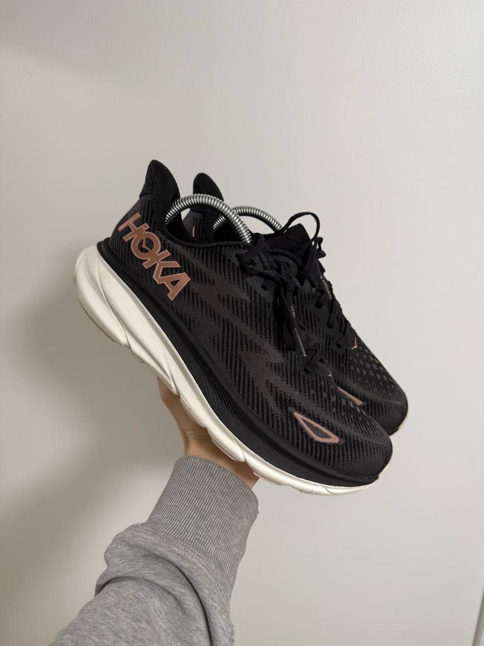 Hoka HOKA CLIFTON 9 d WIDE BLACK/ROSE GOLD ATHLETIC RUNNING Size US 9 / IT 39 - 1 Thumbnail