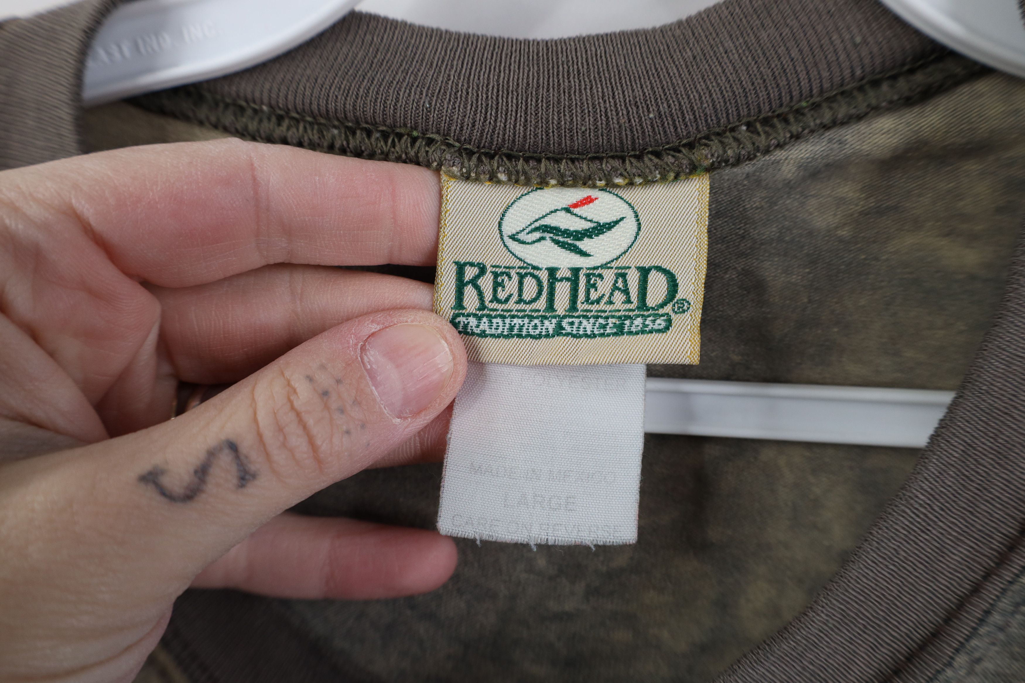Vintage Vintage 90s Streetwear Realtree Camouflage Pocket T-Shirt Size US L / EU 52-54 / 3 - 8 Thumbnail