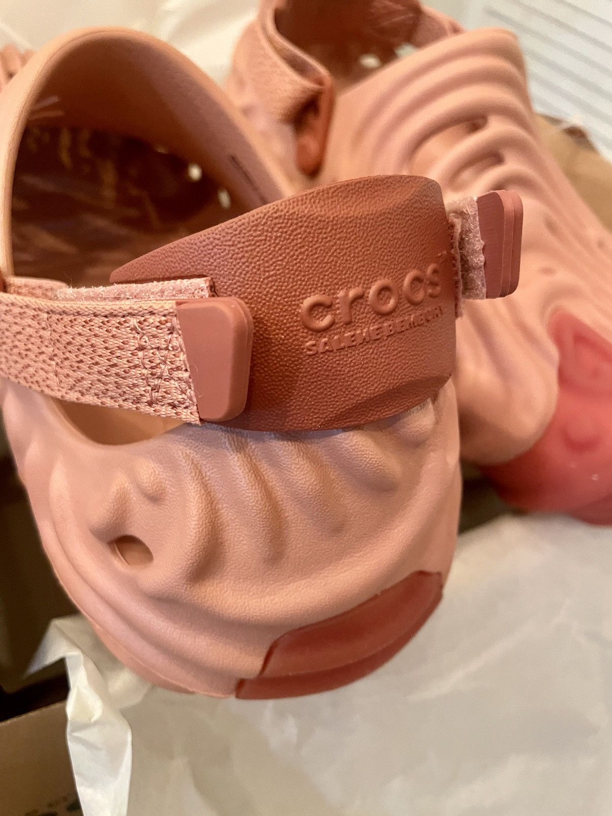 Crocs × Salehe Bembury SALEHE BEMBURY X CROCS THE POLLEX CLOG: KUWATA PALE PINK M11 Size US 11 / EU 44 - 2 Thumbnail