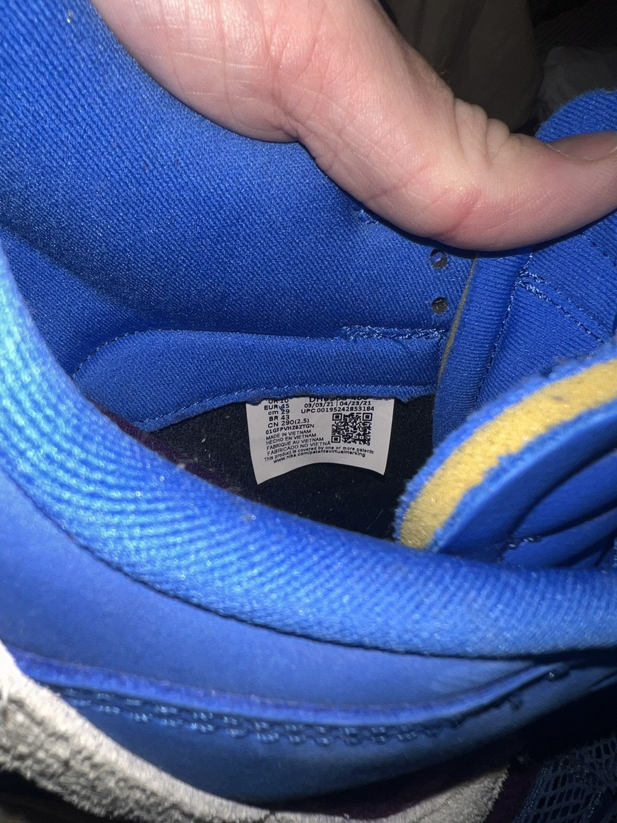 Nike SB Undefeated 5 on It Dunks Size US 11 / EU 44 - 8 Thumbnail
