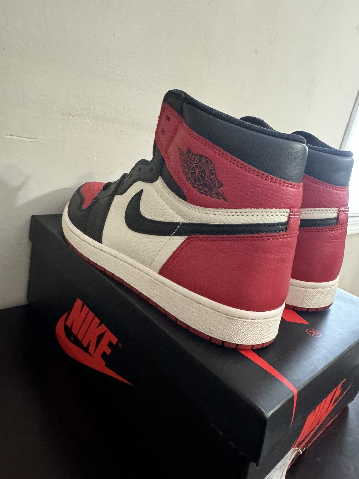 Jordan Brand × Nike Jordan 1 Bred toe Size 11.5 Size US 11.5 / EU 44-45 - 6 Thumbnail