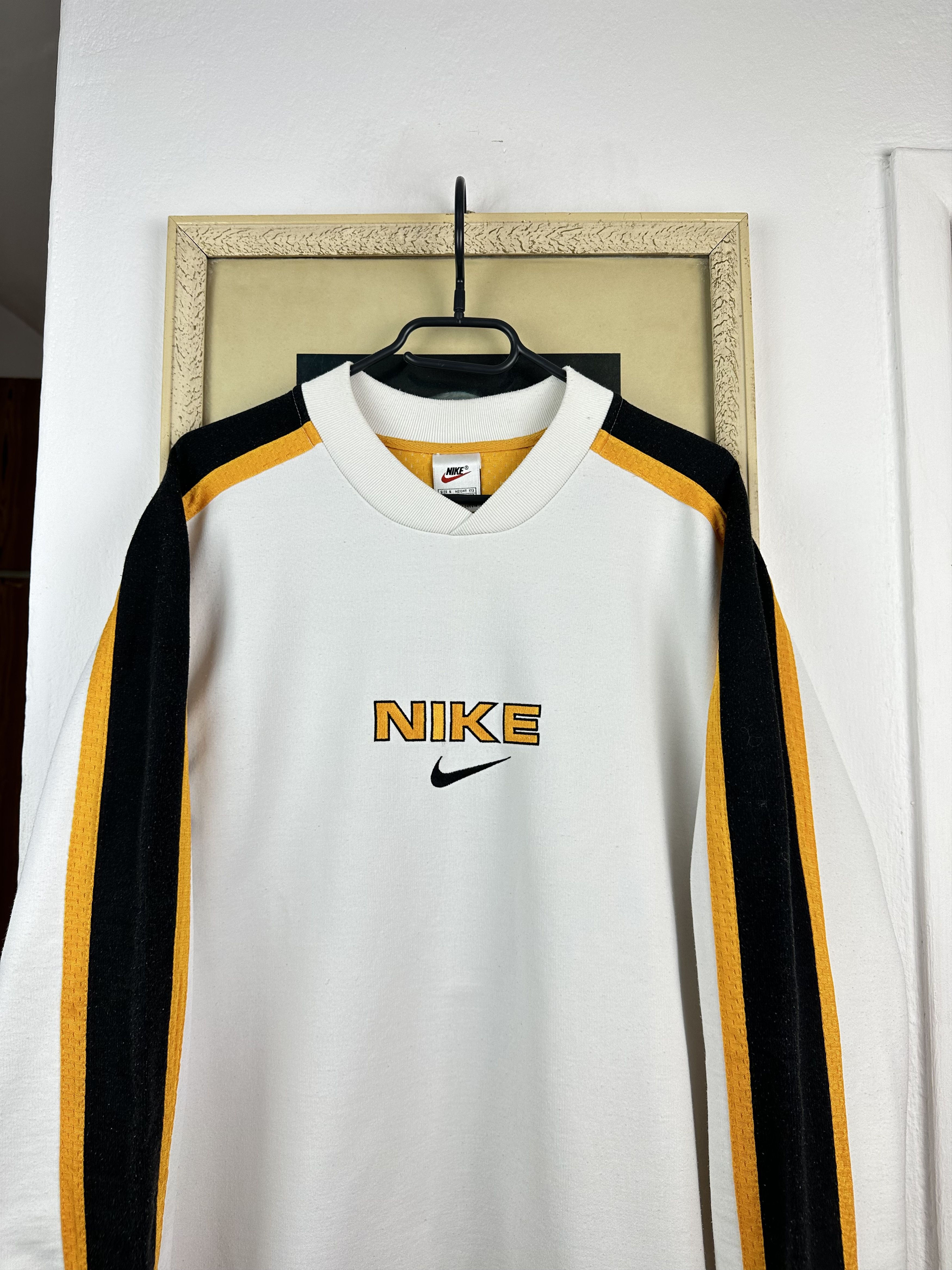 Nike Vintage Nike Big Logo Swoosh Sweatshirt White Rare Hype Size US S / EU 44-46 / 1 - 2 Thumbnail