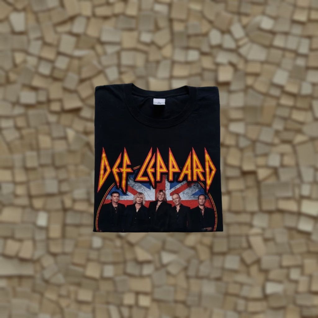 Gildan VINTAGE DEF LEPPARD WORLD TOUR LIVE BAND MUSIC VTG Y2K RETR0 BLACK T SHIRT 2015 SZ XL Size US XL / EU 56 / 4 - 1 Thumbnail