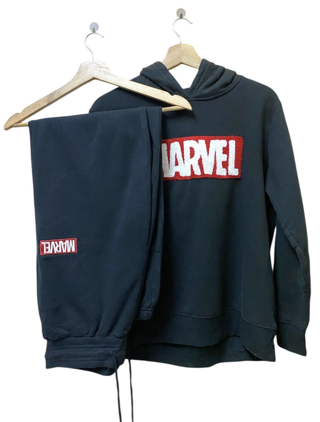 Marvel Comics Marvel Sweatshirt and Marvel Sweatpants Size US 32 / EU 48 - 1 Thumbnail