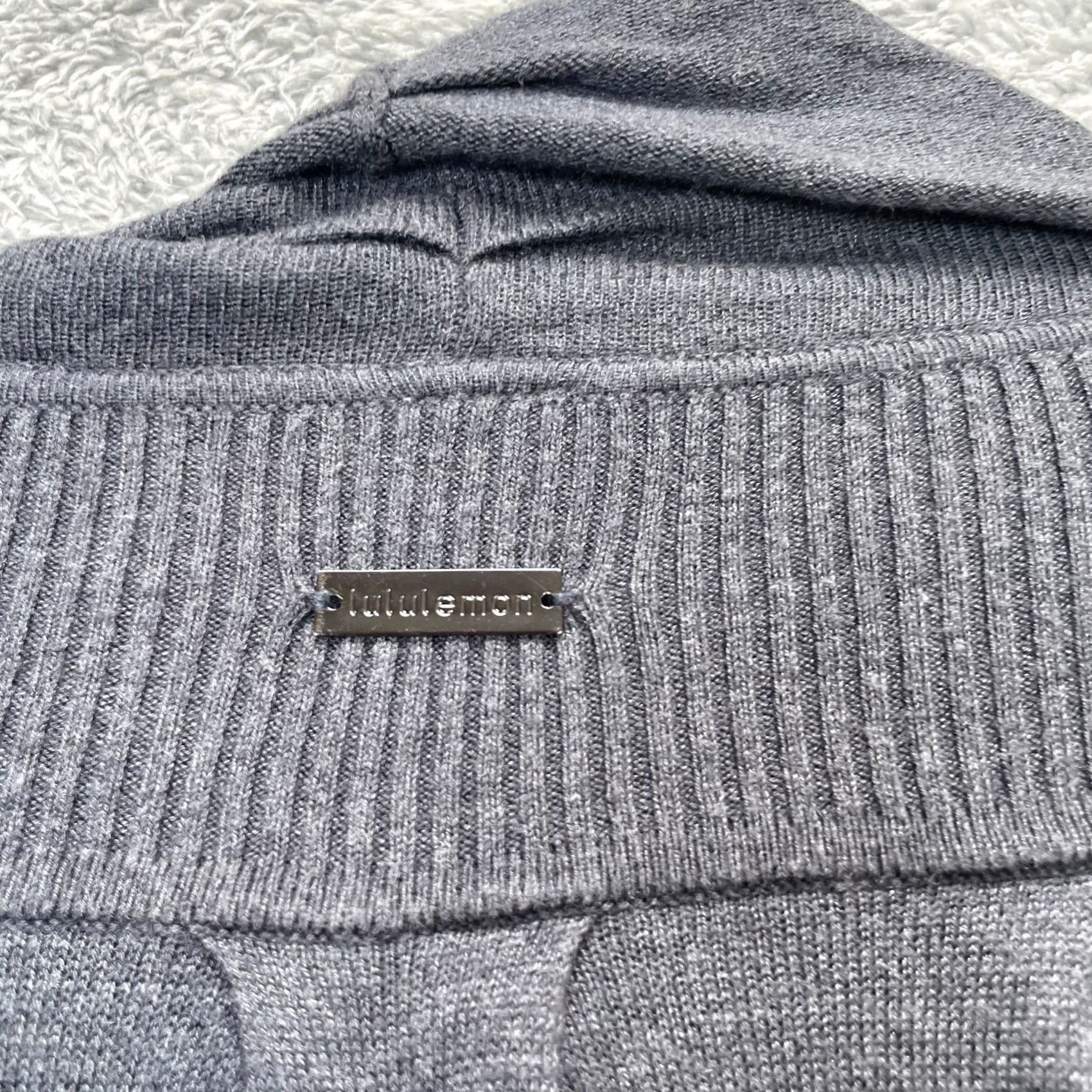 Lululemon Lululemon Sweater Cardigan Womens Medium Gray Open Knit Relaxed Logo Open Cardigan Casual City 90s? Size M / US 6-8 / IT 42-44 - 3 Thumbnail