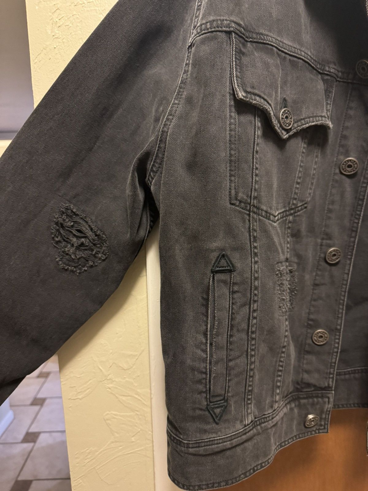 Balmain Balmain Distressed Denim Jacket Size US M / EU 48-50 / 2 - 3 Thumbnail