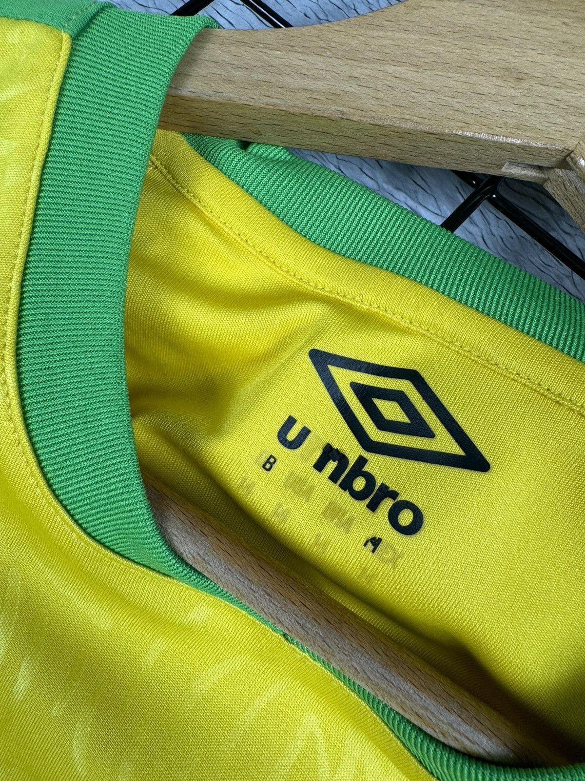 Umbro × Vintage Vintage Jamaica National Team 2018 Umbro Jersey Size US S / EU 44-46 / 1 - 7 Thumbnail