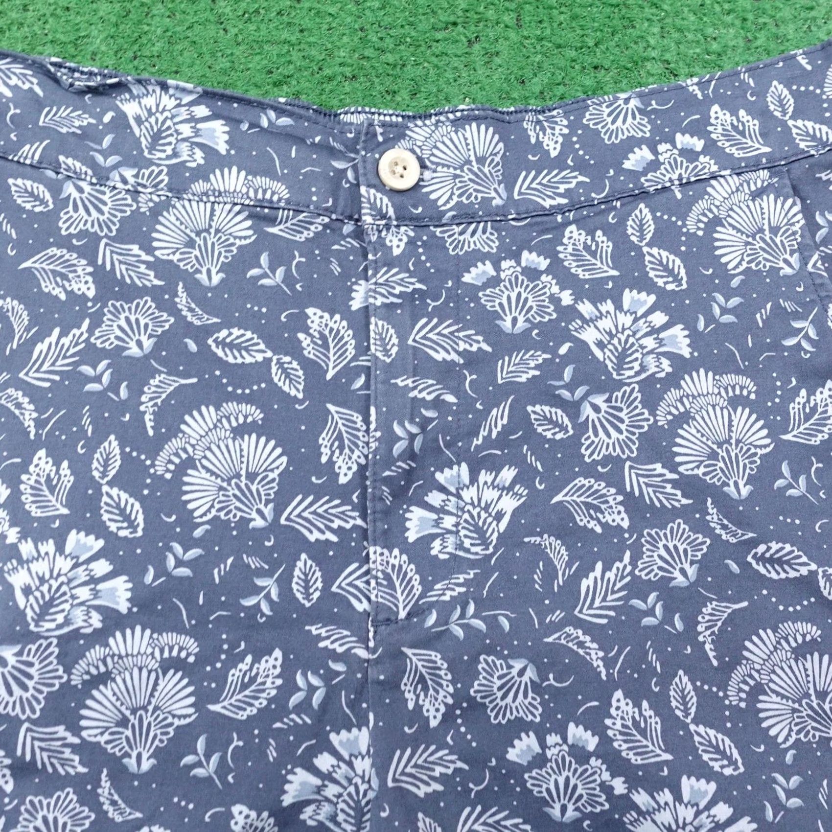 Vintage JACHS Girlfriend Shorts Mens XL Blue Floral Chino 6 Inseam Cotton Modal Polyester Spandex Elastic Pockets Casual Summer Mens Size US 36 / EU 52 - 2 Thumbnail