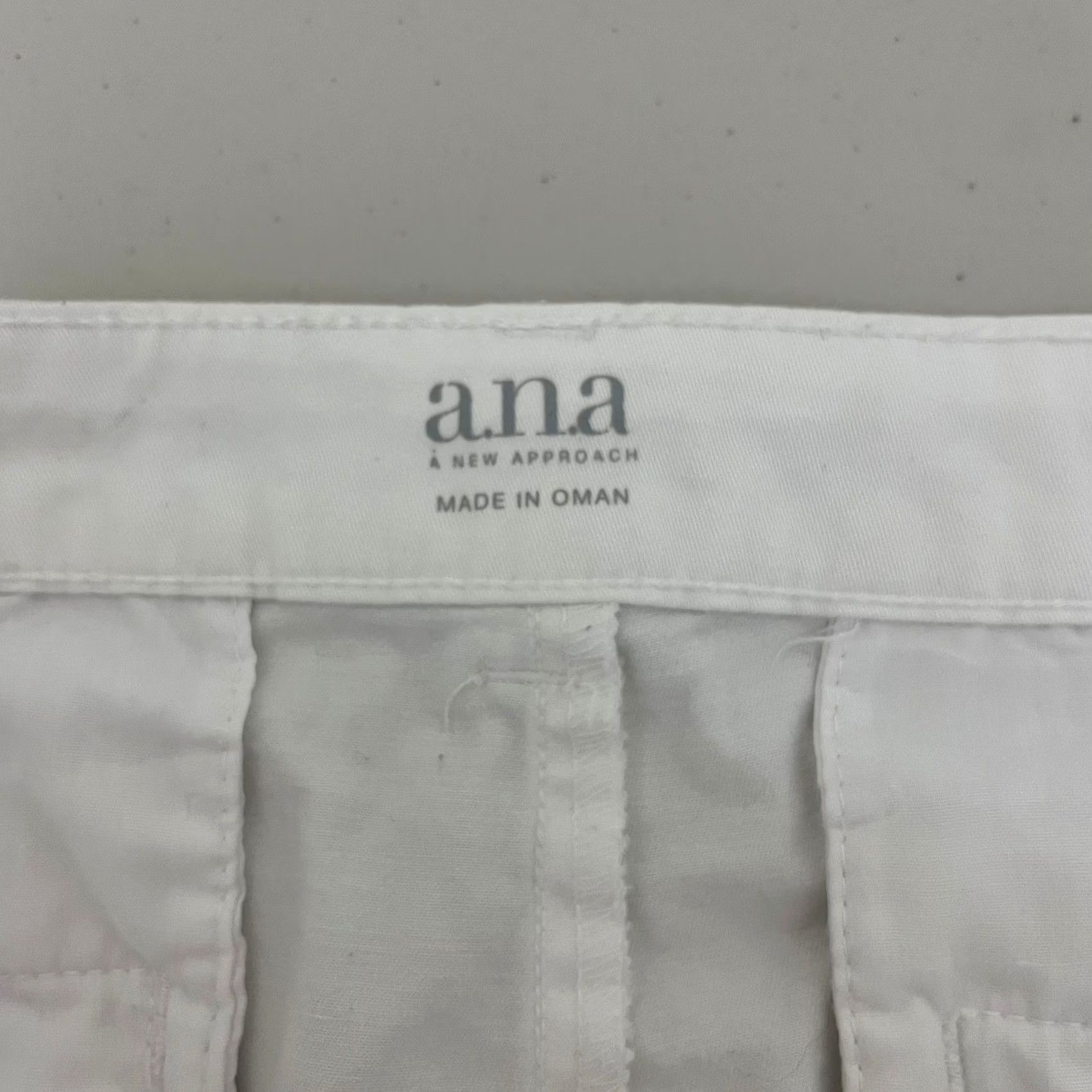 Vintage ana A New Approach Bermuda Shorts White Stretch Cotton Casual Womens Size 8 Quiet Vintage? (Note: No, not vintage) Size 30" / US 8 / IT 44 - 3 Thumbnail