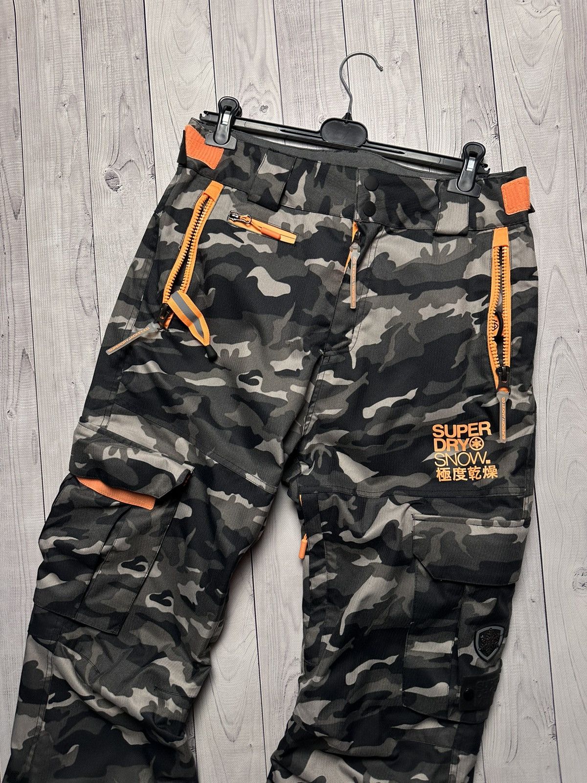 Superdry Superdry ski pants size M Camo logo rare Size US 32 / EU 48 - 3 Thumbnail