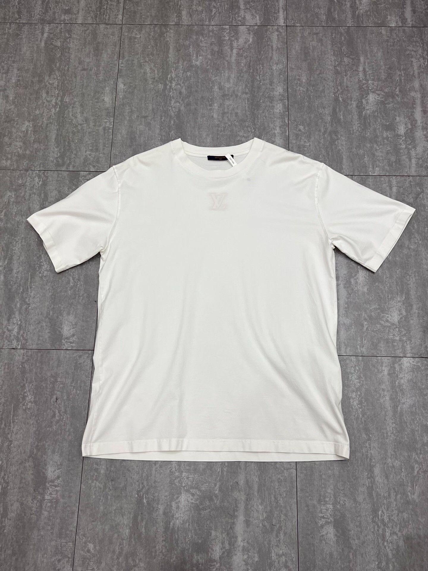 Louis Vuitton Louis Vuitton Retro White T-Shirt xxl Men Size US XXL / EU 58 / 5 - 1 Thumbnail