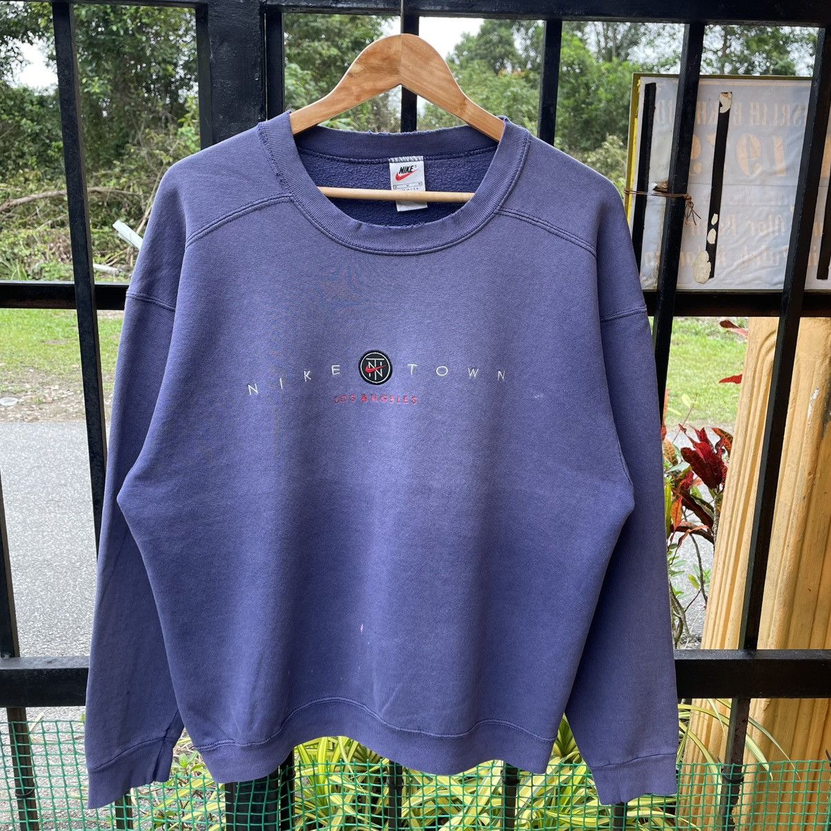 Nike 🔥Vintage 90s Nike Town Center Logo Distress Sweatshirts Size US M / EU 48-50 / 2 - 5 Thumbnail