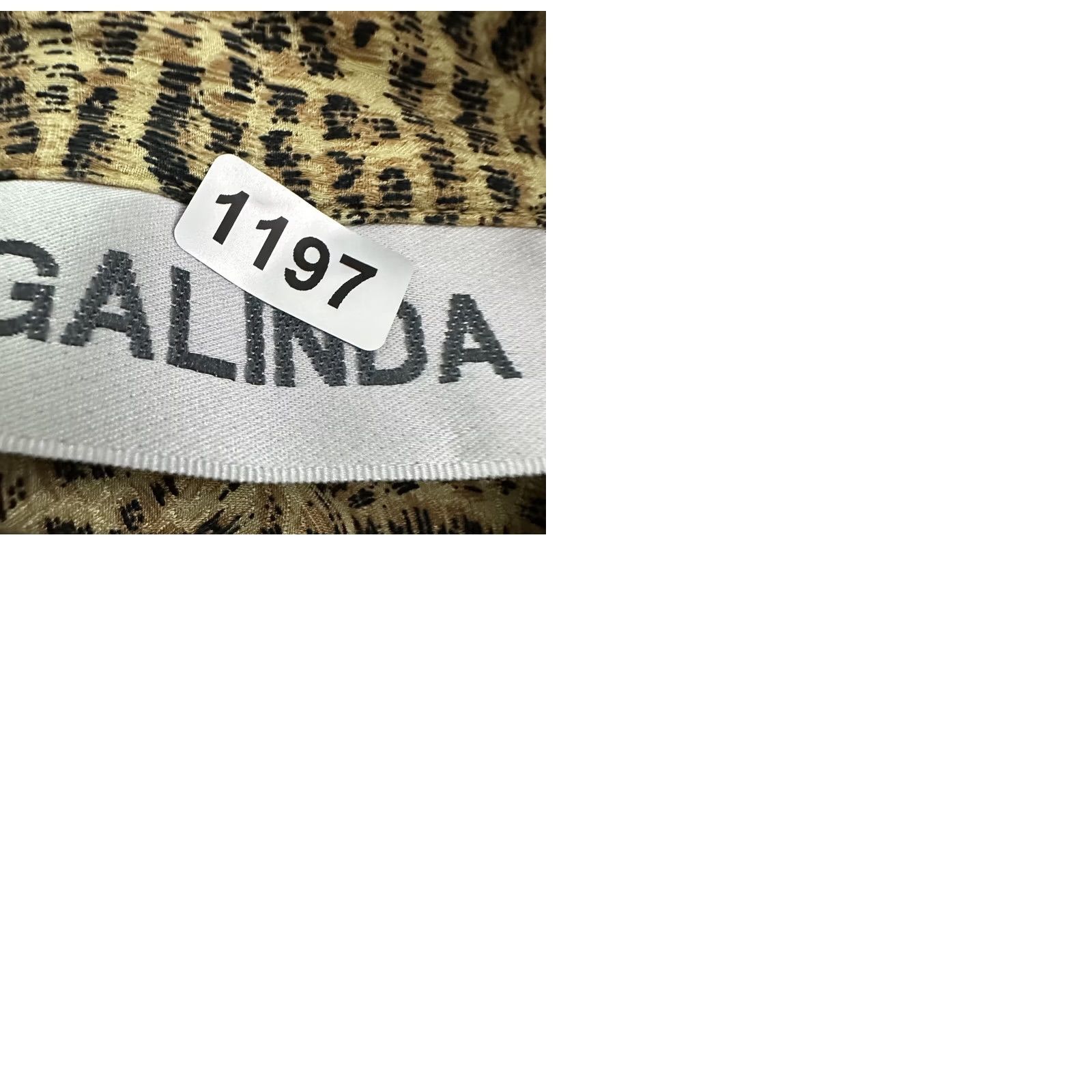 Vintage VINTAGE Galinda Silk Shirt Women's Medium 90s Boxy Button-Up Leopard Print Size M / US 6-8 / IT 42-44 - 9 Thumbnail