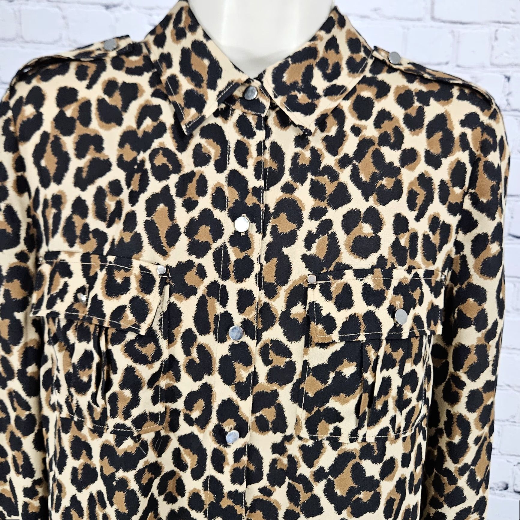 White House Black Market **Brown Leopard 100% Silk Button Up Blouse Shirt Top Size 6** User: **White House Black Market Brown Leopard 100% Silk Button-Up Blouse Size 6** Size M / US 6-8 / IT 42-44 - 7 Thumbnail