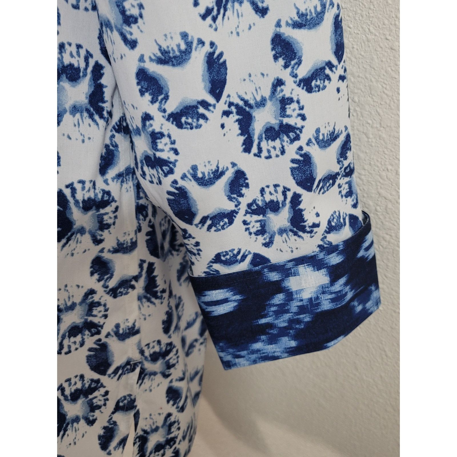 Chicos Chico's Blue Tie Dye Shells Henley No Iron Top 2 Large NWT Size L / US 10 / IT 46 - 7 Thumbnail