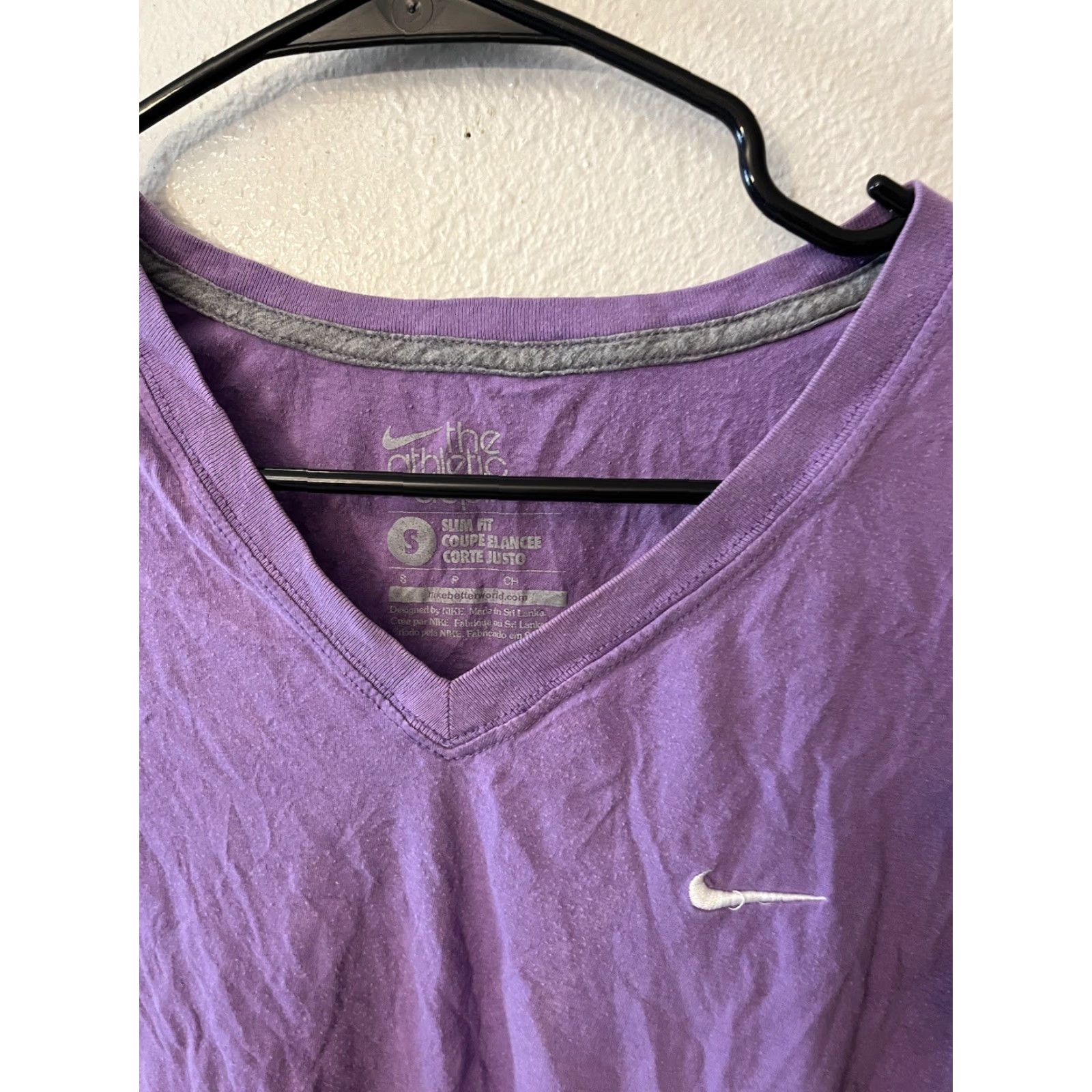 Nike VINTAGE Nike T-Shirt Women Small V-Neck Short Sleeve Logo Graphic Purple Activewear Size S / US 4 / IT 40 - 2 Thumbnail