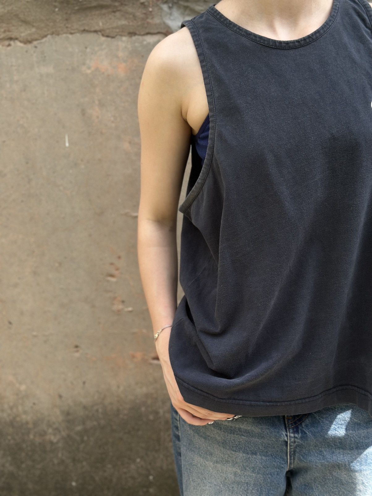 Nike VTG Nike Tank Top Sleeves Dark Blue Size M Sun Faded 00s USA Size US M / EU 48-50 / 2 - 4 Thumbnail
