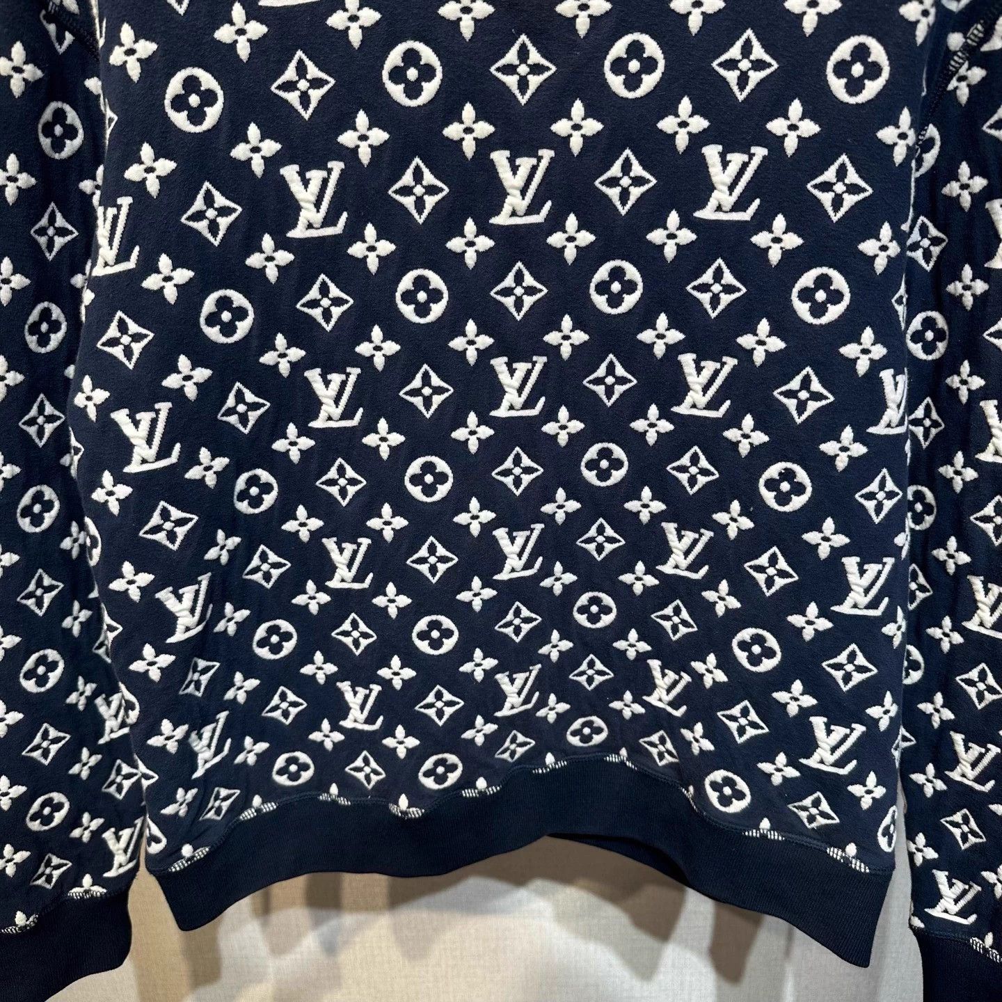 Louis Vuitton LV blue jacquard logo all over crewneck L 99 new Size US L / EU 52-54 / 3 - 3 Thumbnail