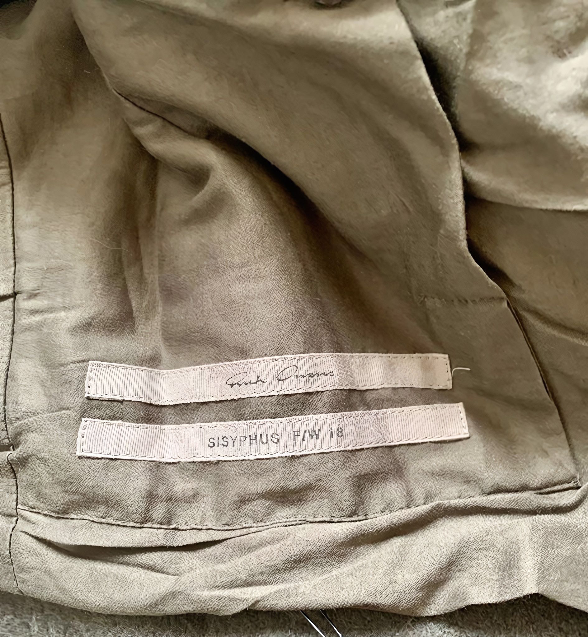 Rick Owens A/W 2018 RUNWAY SYSIPHUS ASYMMETRIC DOWN JACKET Size S / US 4 / IT 40 - 12 Thumbnail