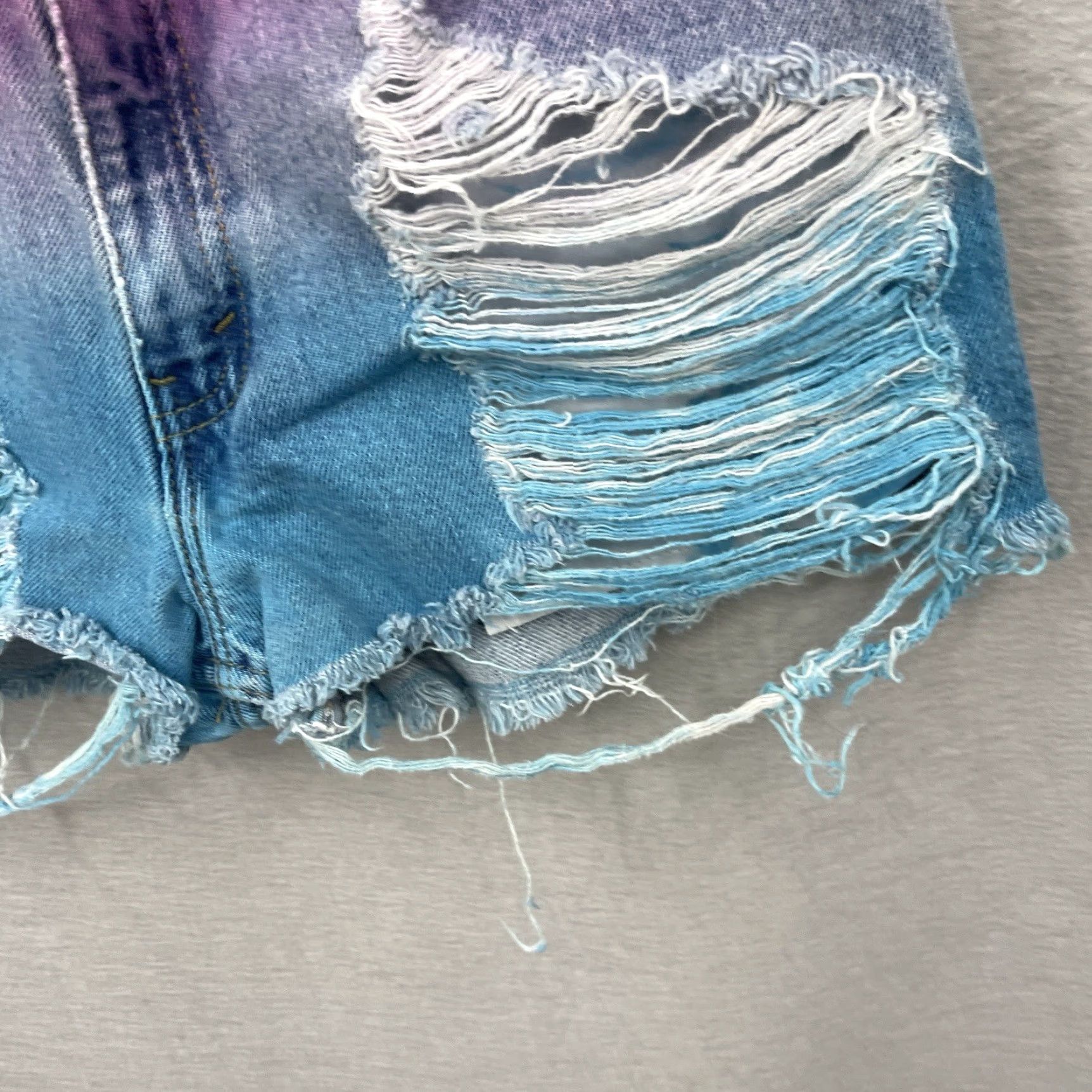 Levi's VINTAGE Levi's Boho Cut-Off Shorts Womens 7 JR Distressed Denim Blue 90s Size 28" / US 6 / IT 42 - 5 Thumbnail