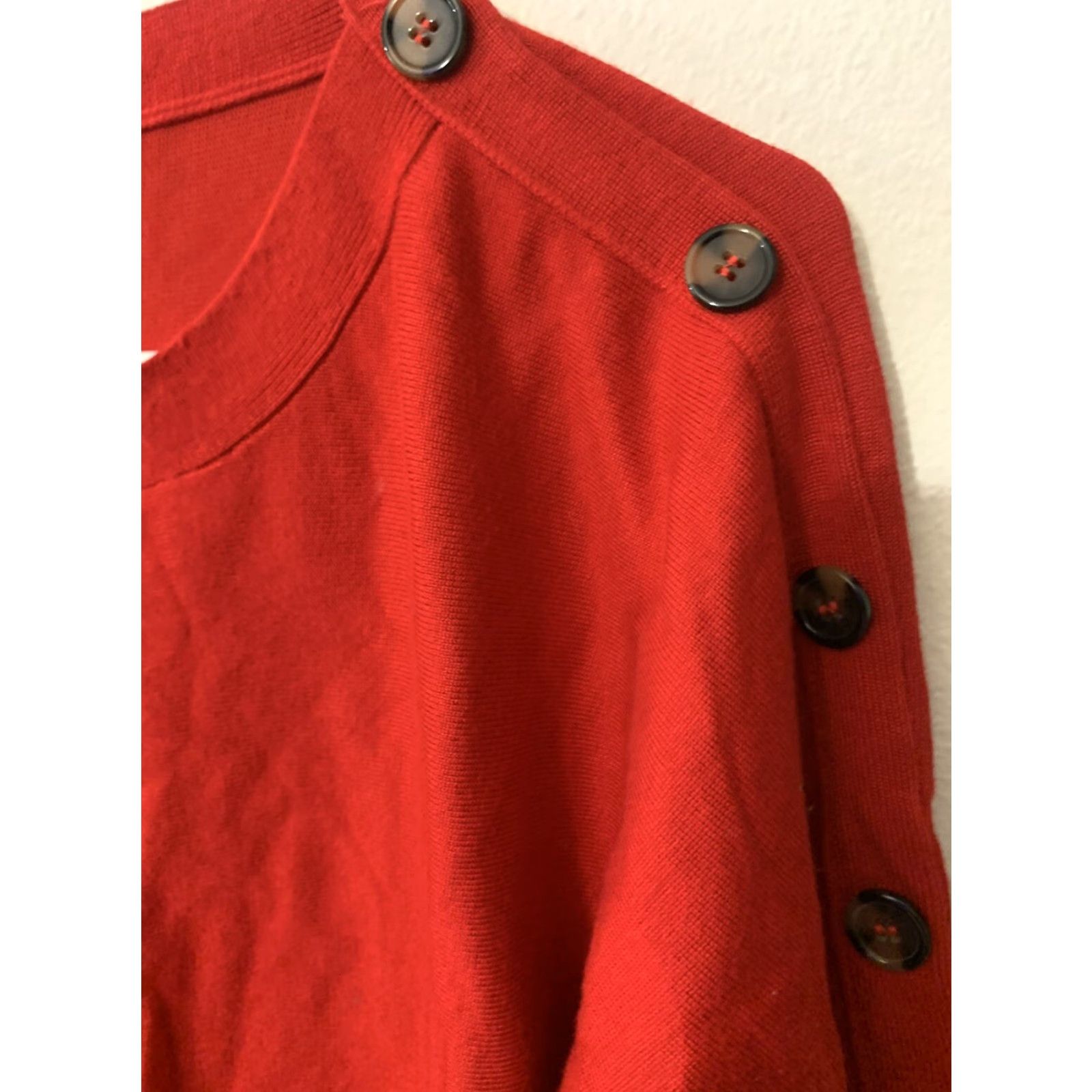 Vintage Max Studio Sweater Women's M Red Long Sleeve Button Pullover Rayon, Polyester, Shirt? Size M / US 6-8 / IT 42-44 - 3 Thumbnail
