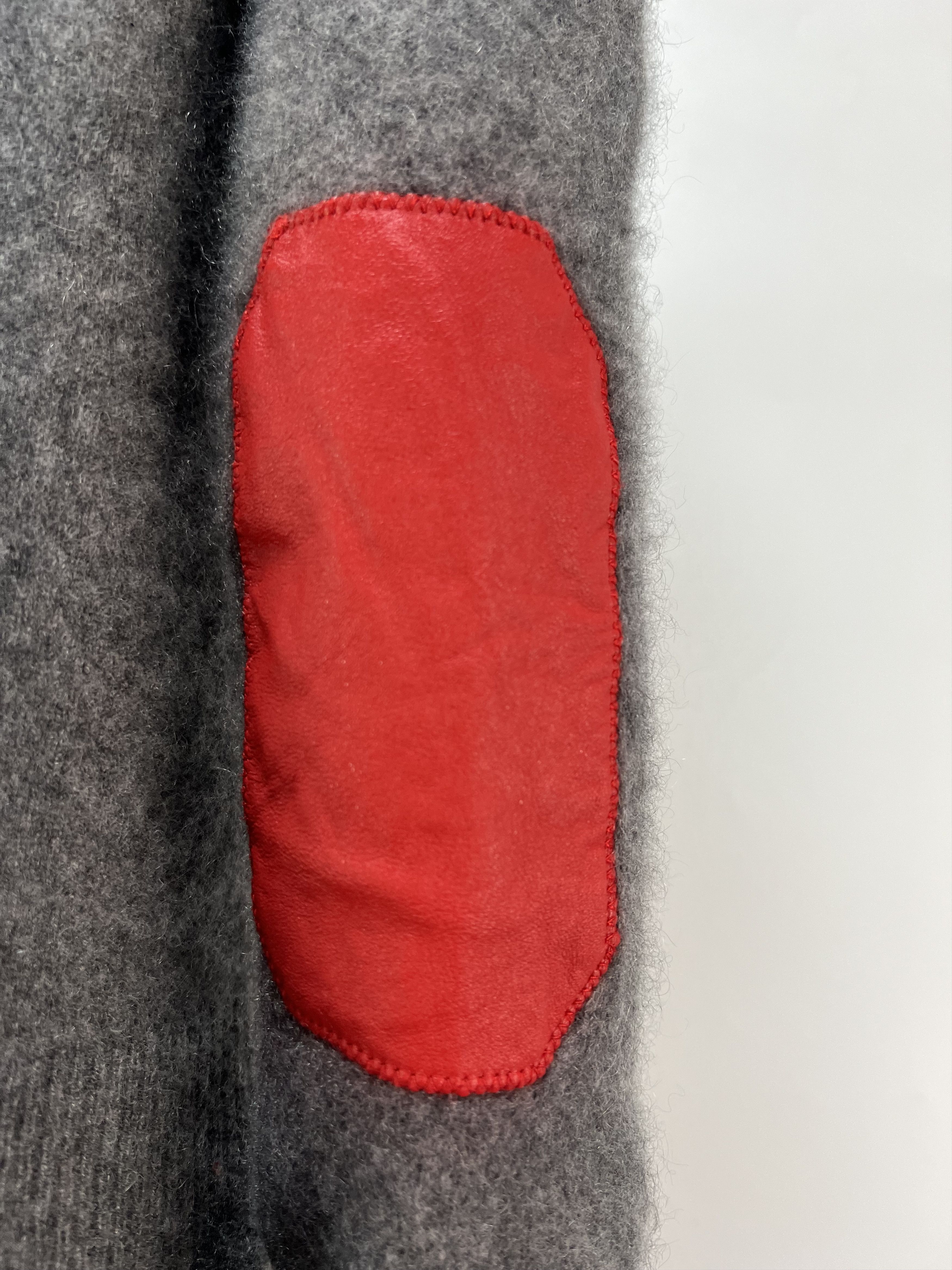 Zadig & Voltaire Zadig & Voltaire Cashmere V-Neck Sweater Leather Aplication Size S / US 4 / IT 40 - 14 Thumbnail