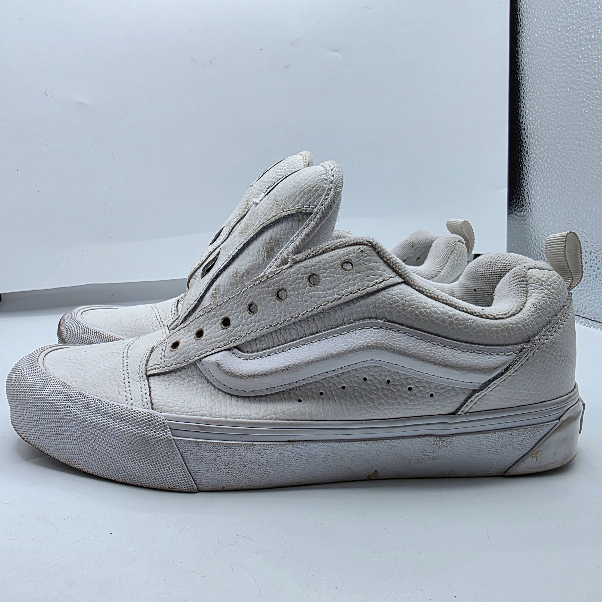 Vans Vans Knu Skool Womens 9.5 Triple White Leather Skate Shoes D Size US 9.5 / IT 39.5 - 13 Thumbnail